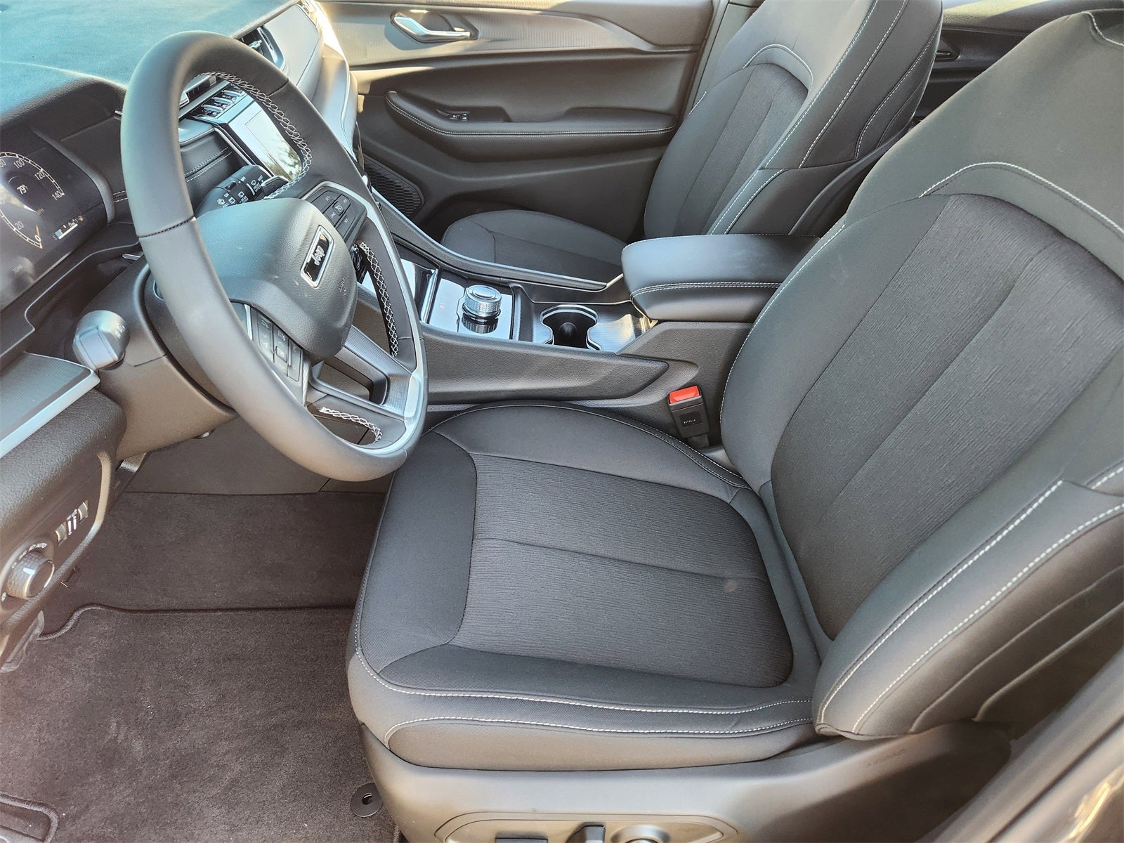 2025 Jeep Grand Cherokee GRAND CHEROKEE LAREDO X 4X2