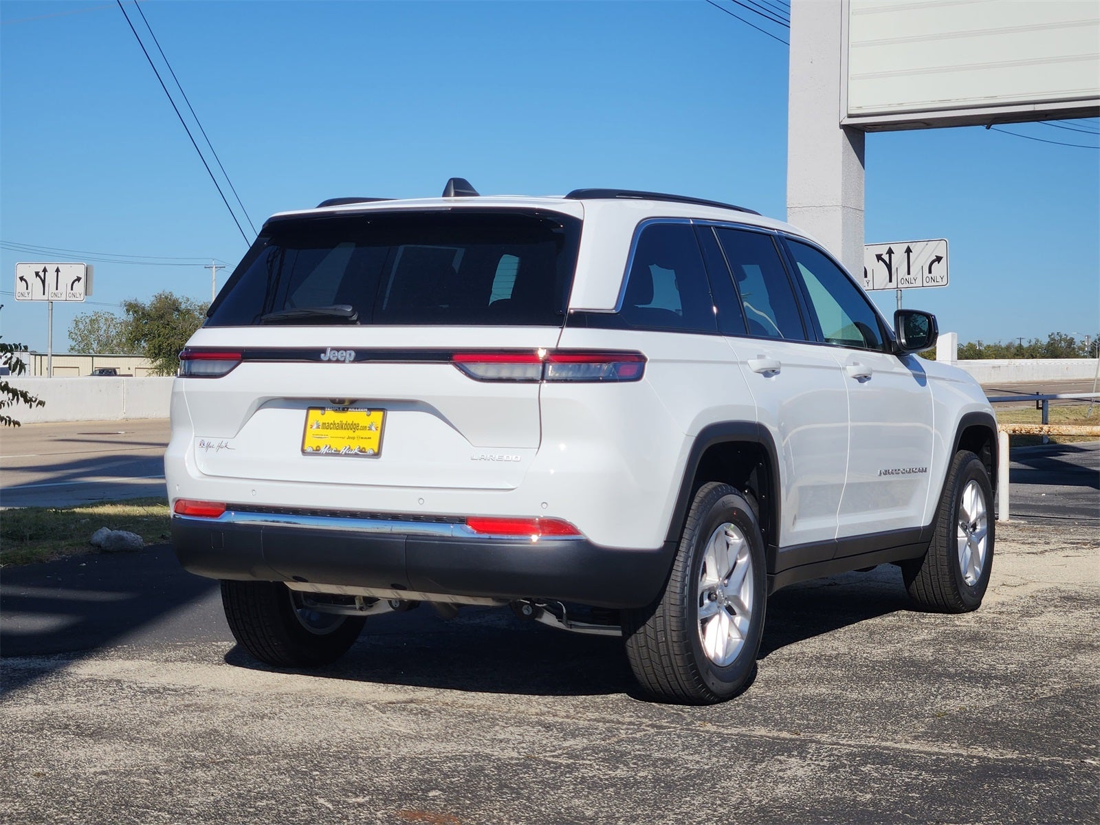 2025 Jeep Grand Cherokee GRAND CHEROKEE LAREDO X 4X2