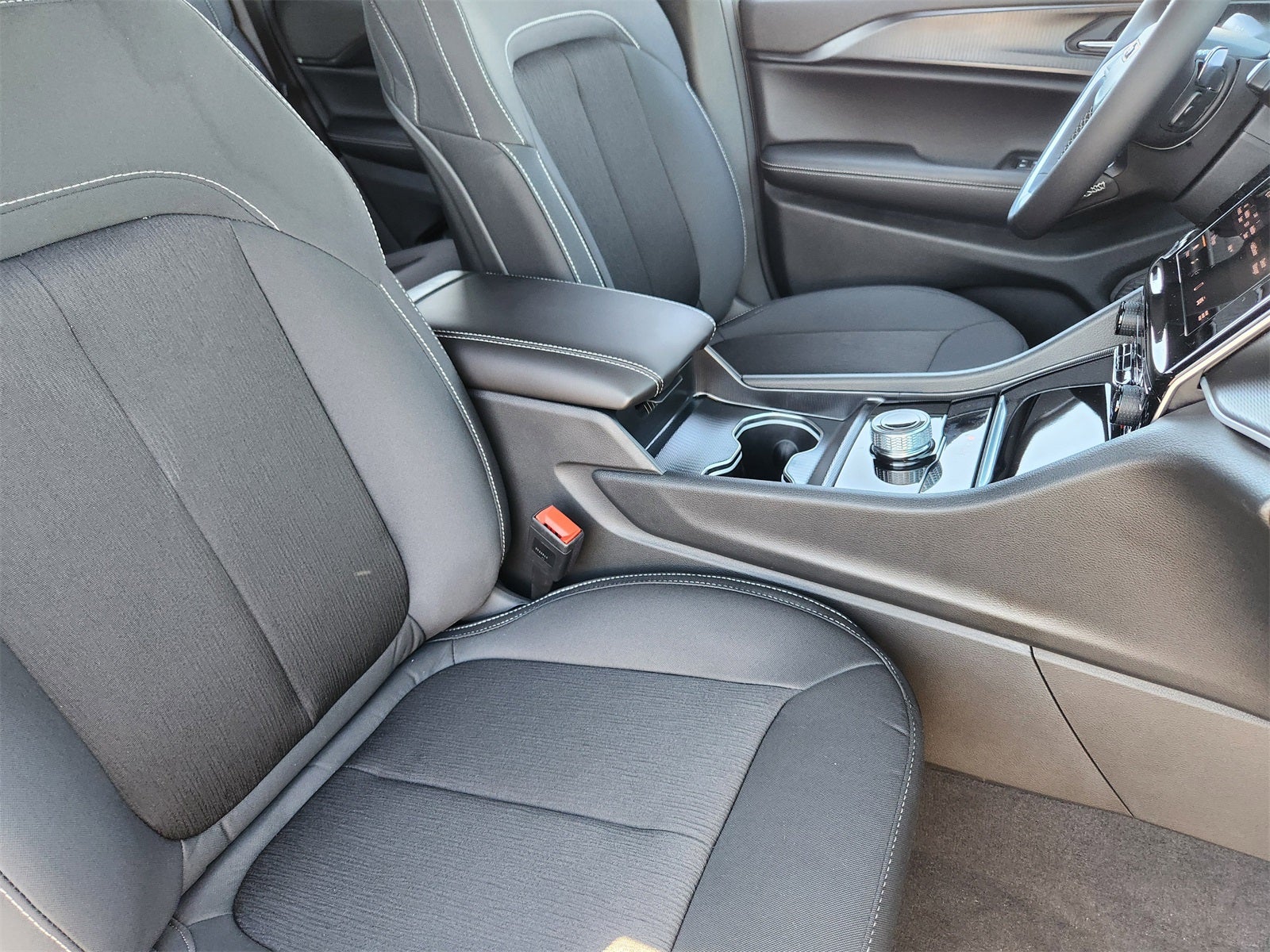 2025 Jeep Grand Cherokee GRAND CHEROKEE LAREDO X 4X2