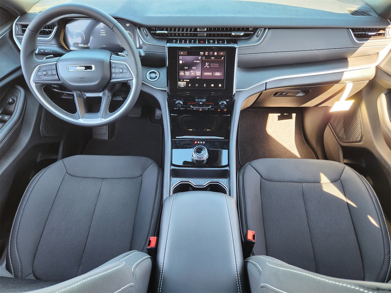 2025 Jeep Grand Cherokee GRAND CHEROKEE LAREDO X 4X2