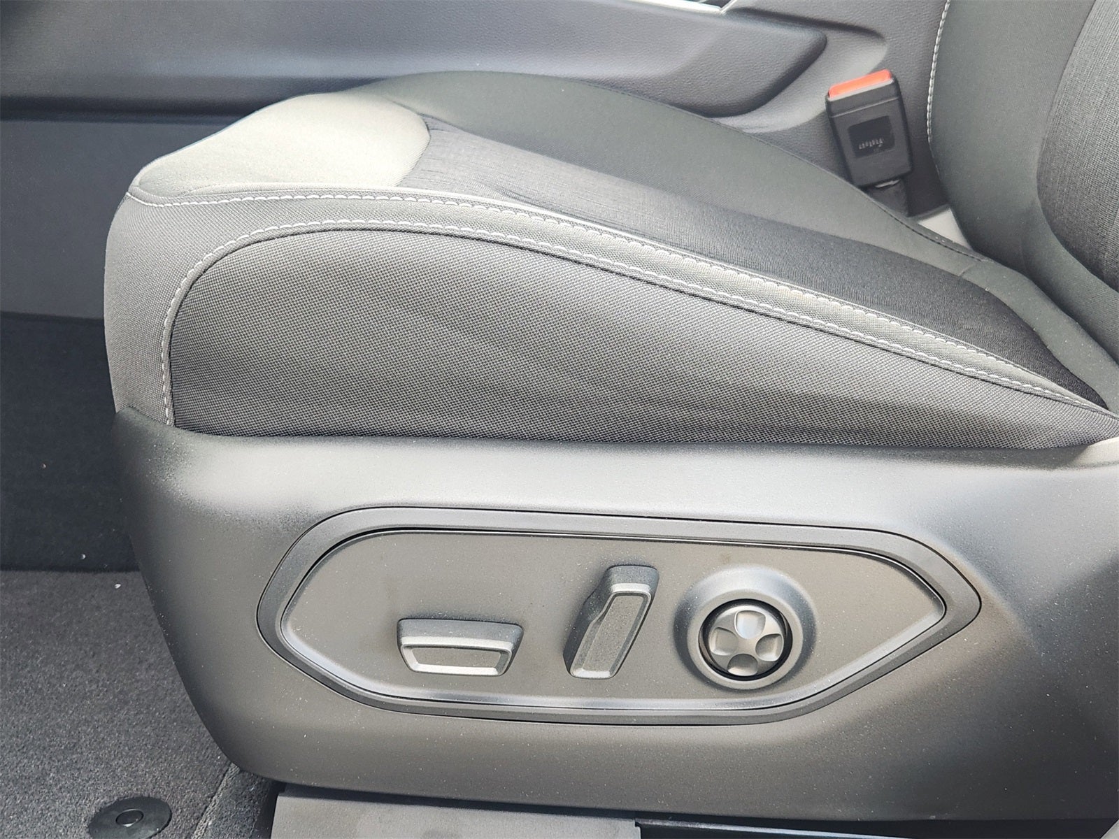 2025 Jeep Grand Cherokee GRAND CHEROKEE LAREDO X 4X2