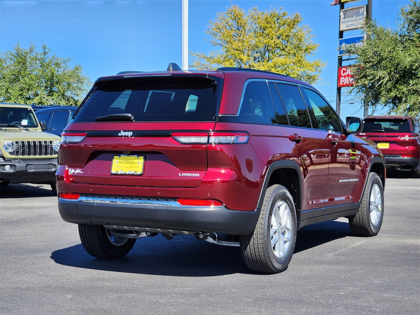 2025 Jeep Grand Cherokee GRAND CHEROKEE LAREDO X 4X2