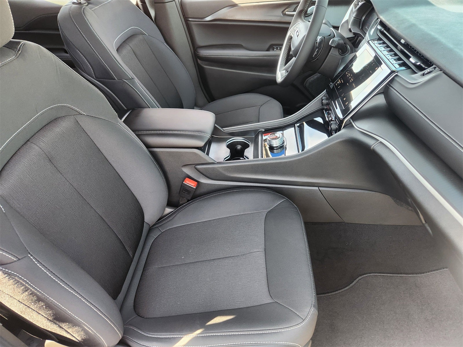 2025 Jeep Grand Cherokee GRAND CHEROKEE LAREDO X 4X2