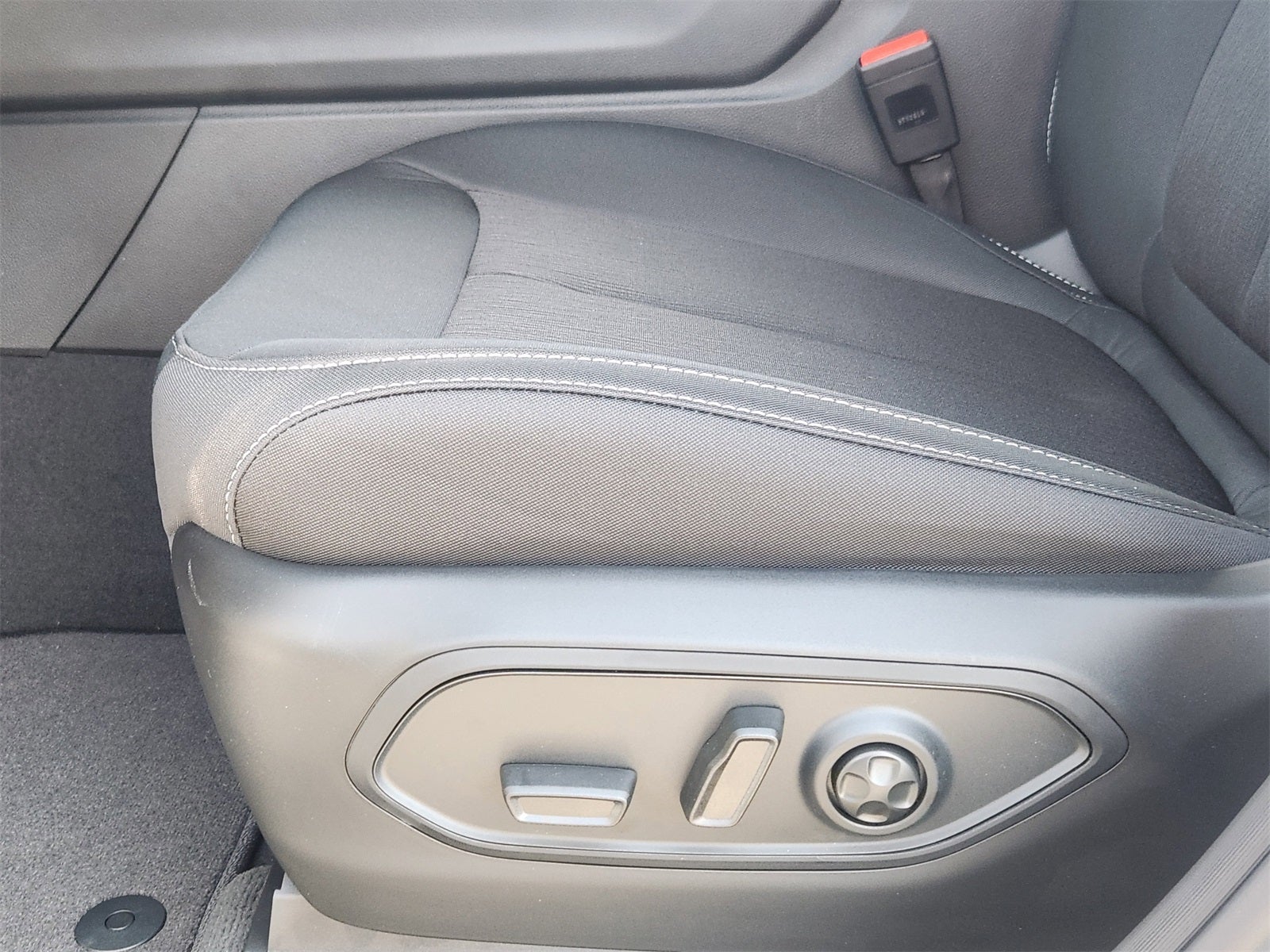 2025 Jeep Grand Cherokee GRAND CHEROKEE LAREDO X 4X2