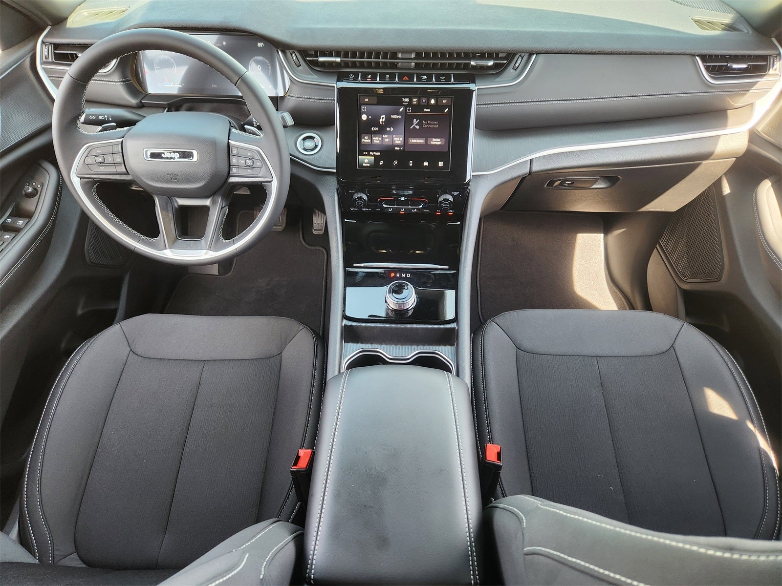 2025 Jeep Grand Cherokee GRAND CHEROKEE LAREDO X 4X2