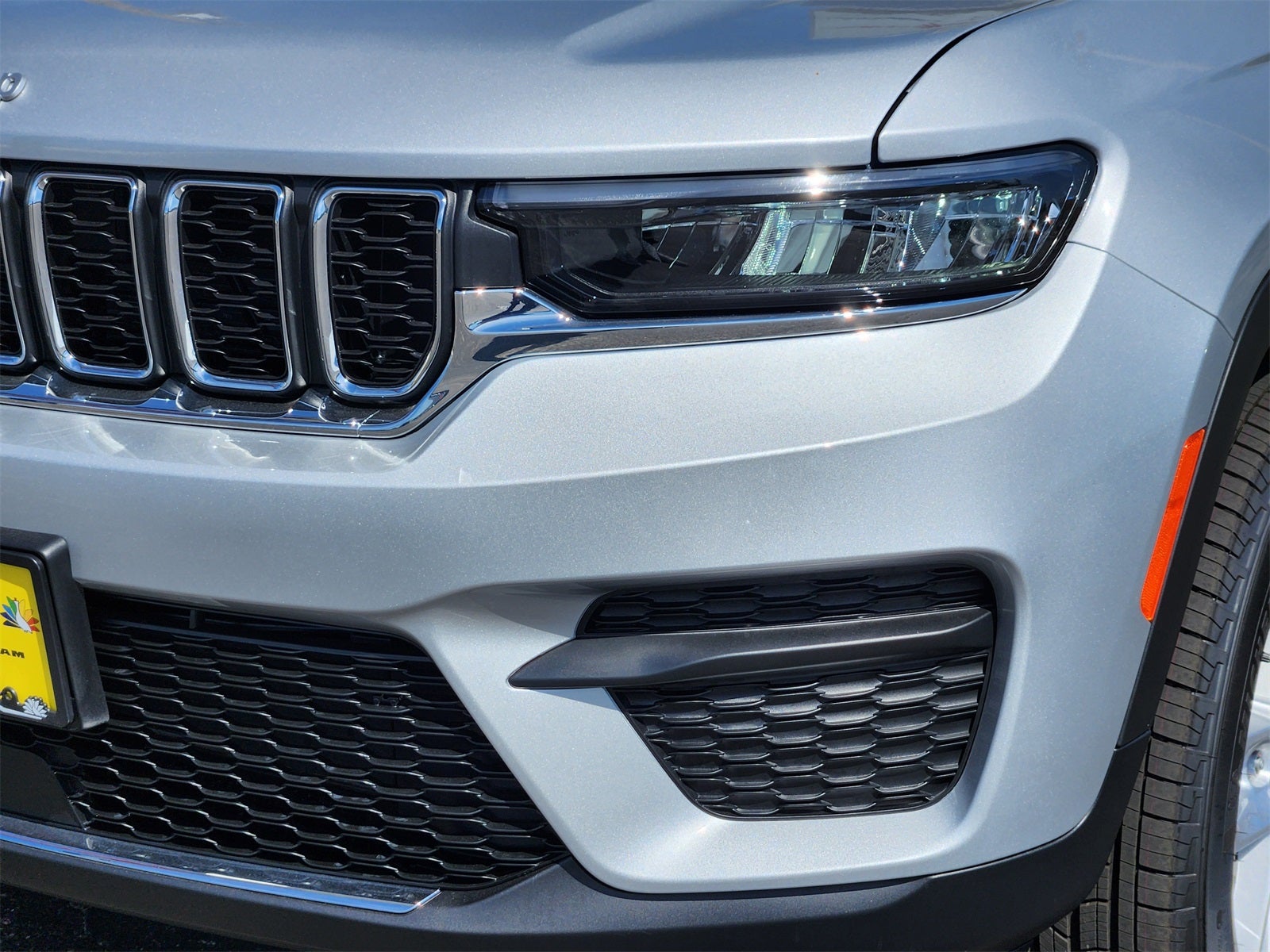 2025 Jeep Grand Cherokee GRAND CHEROKEE LAREDO X 4X2