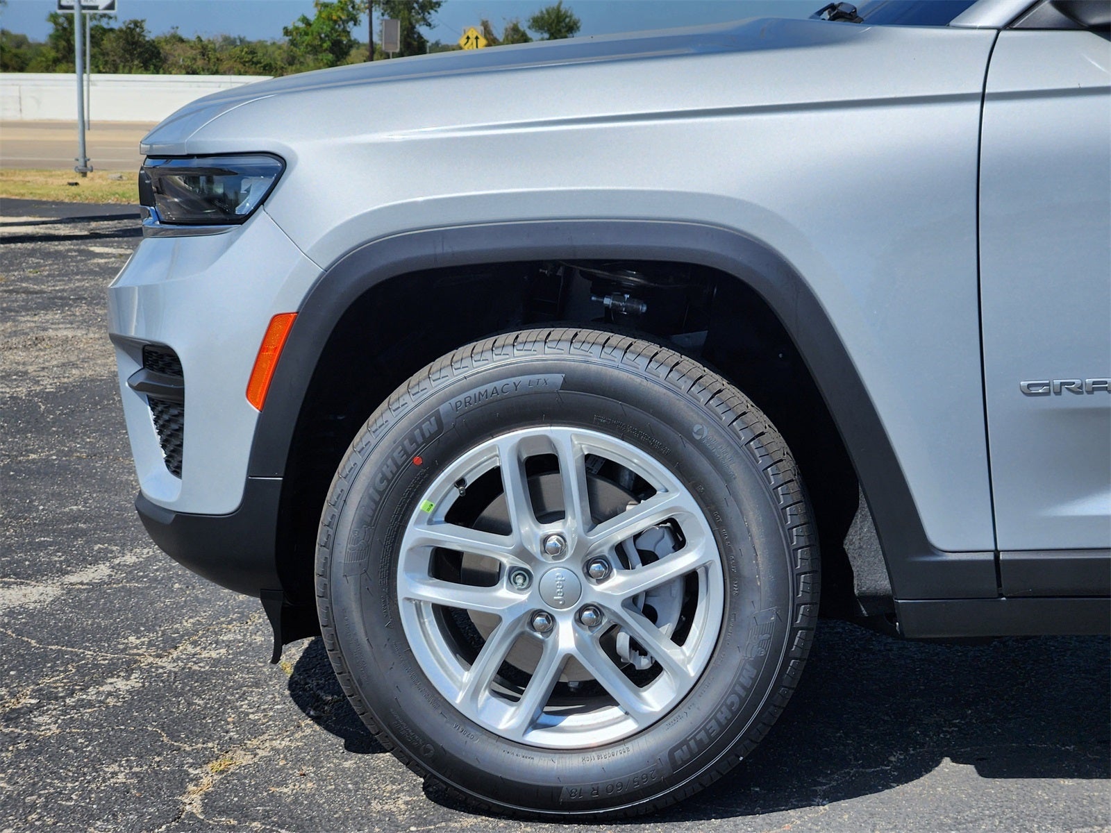 2025 Jeep Grand Cherokee GRAND CHEROKEE LAREDO X 4X2