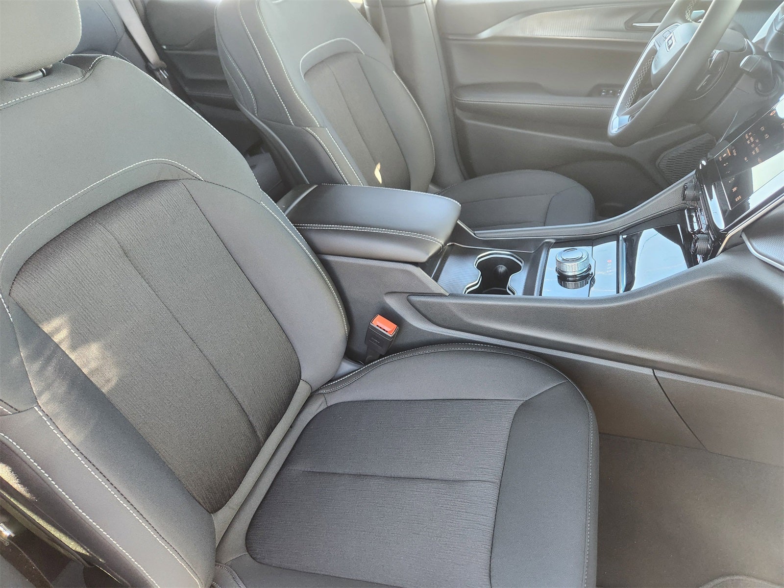 2025 Jeep Grand Cherokee GRAND CHEROKEE LAREDO X 4X2