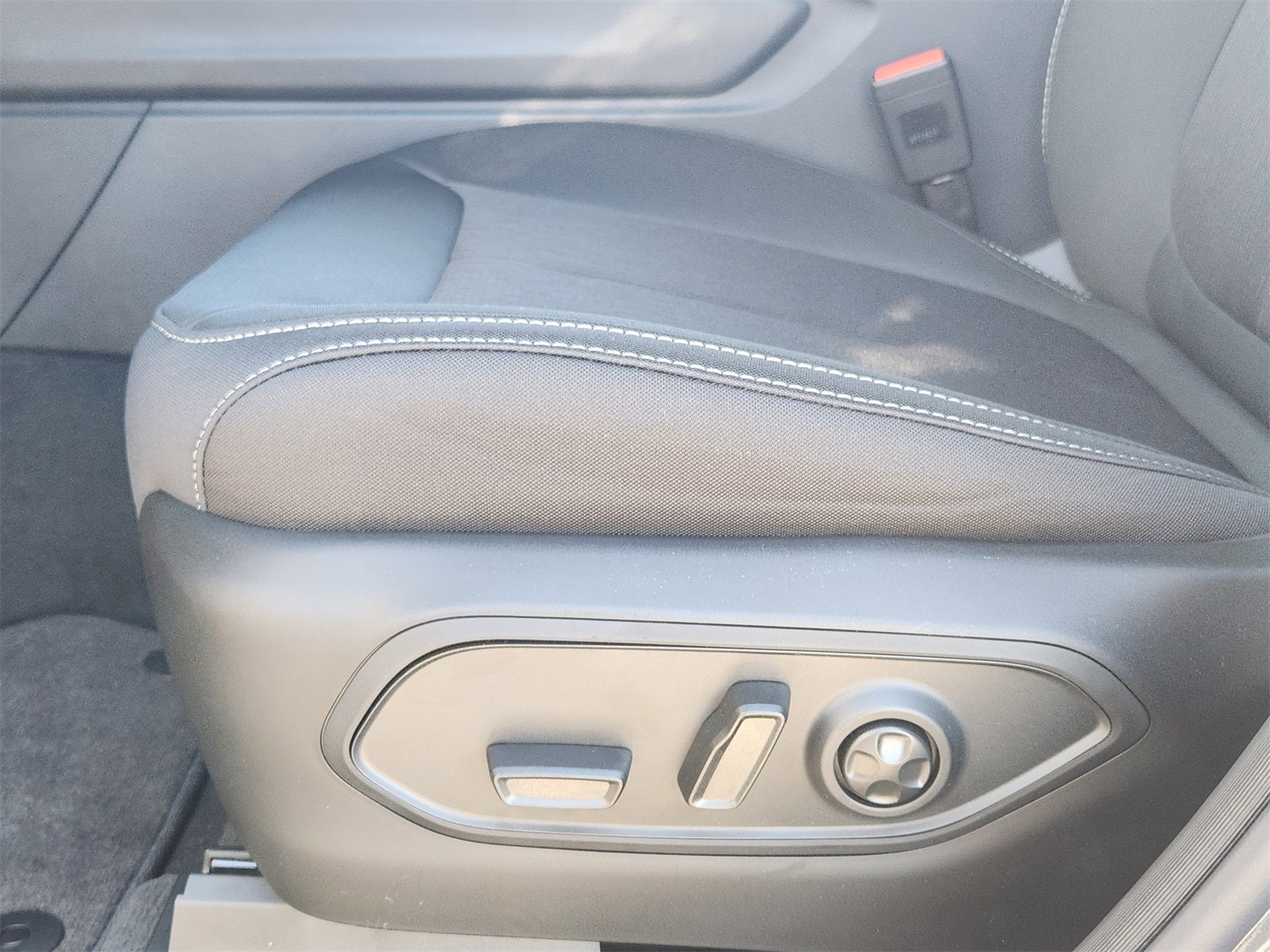 2025 Jeep Grand Cherokee GRAND CHEROKEE LAREDO X 4X2