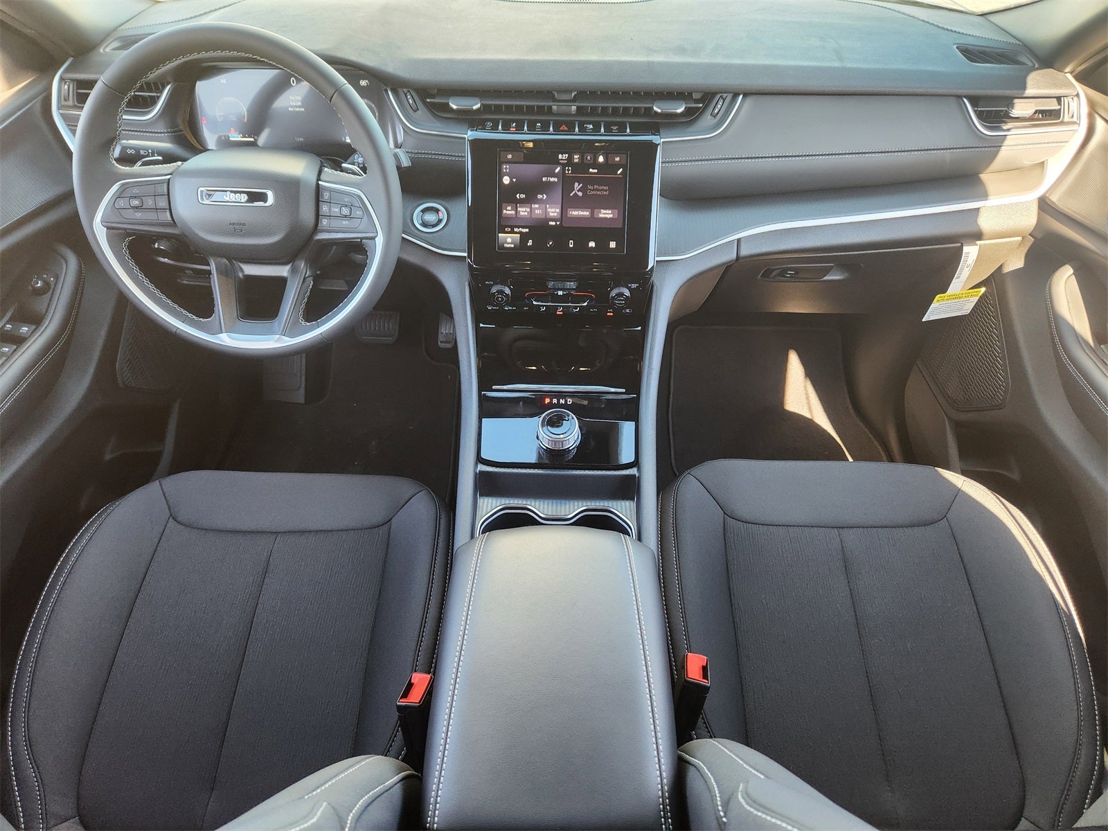 2025 Jeep Grand Cherokee GRAND CHEROKEE LAREDO X 4X2