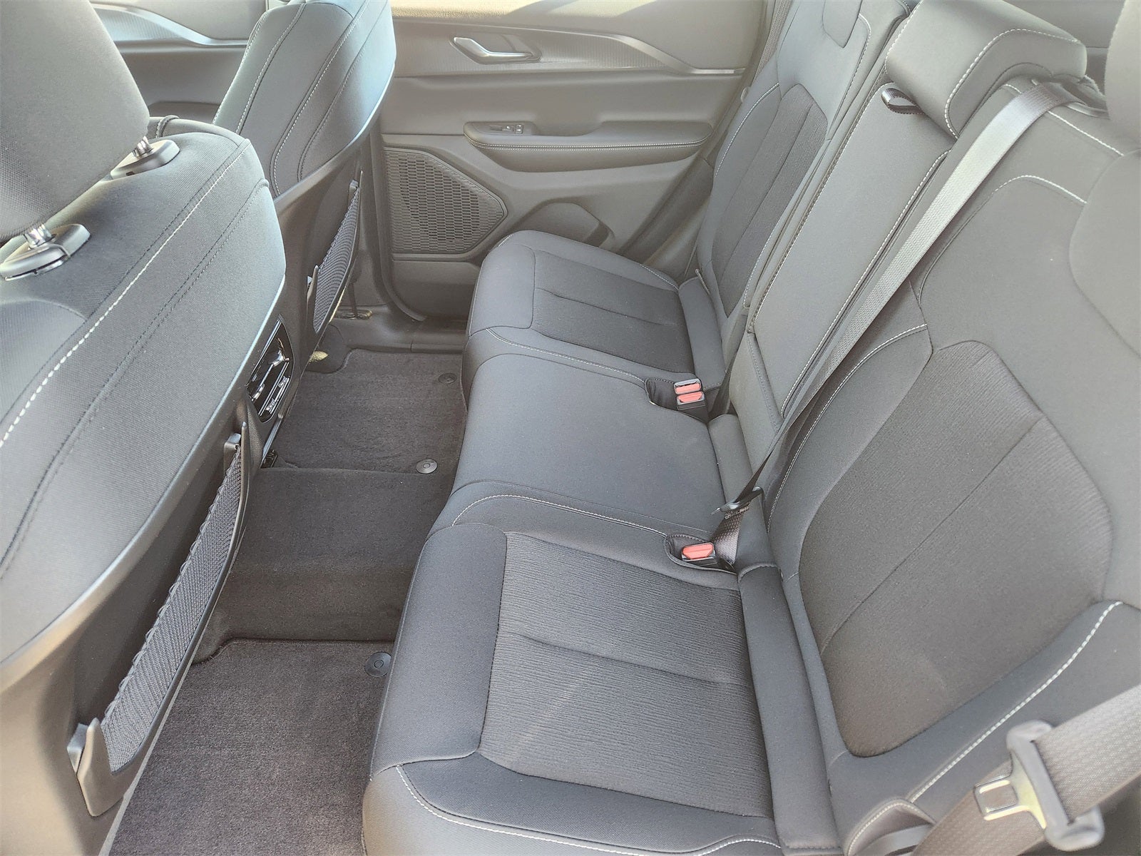 2025 Jeep Grand Cherokee GRAND CHEROKEE LAREDO X 4X2