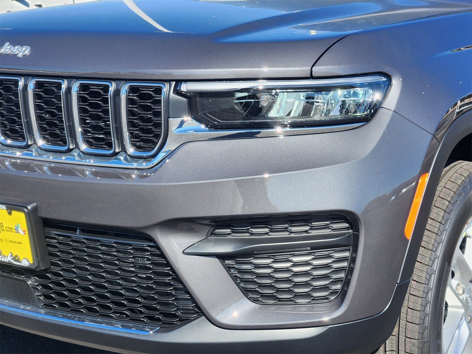 2025 Jeep Grand Cherokee GRAND CHEROKEE LAREDO X 4X2