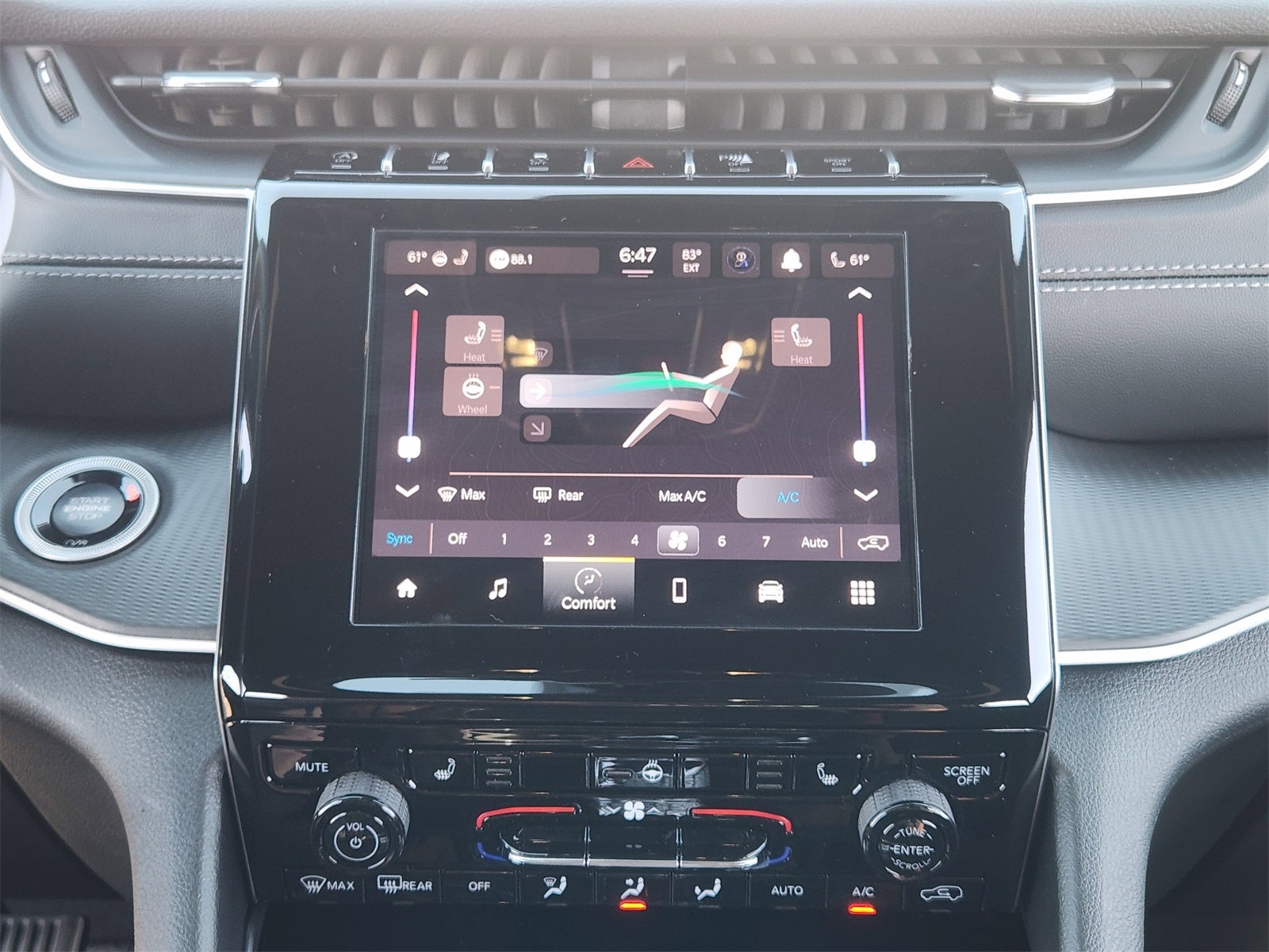 2025 Jeep Grand Cherokee GRAND CHEROKEE LAREDO X 4X4