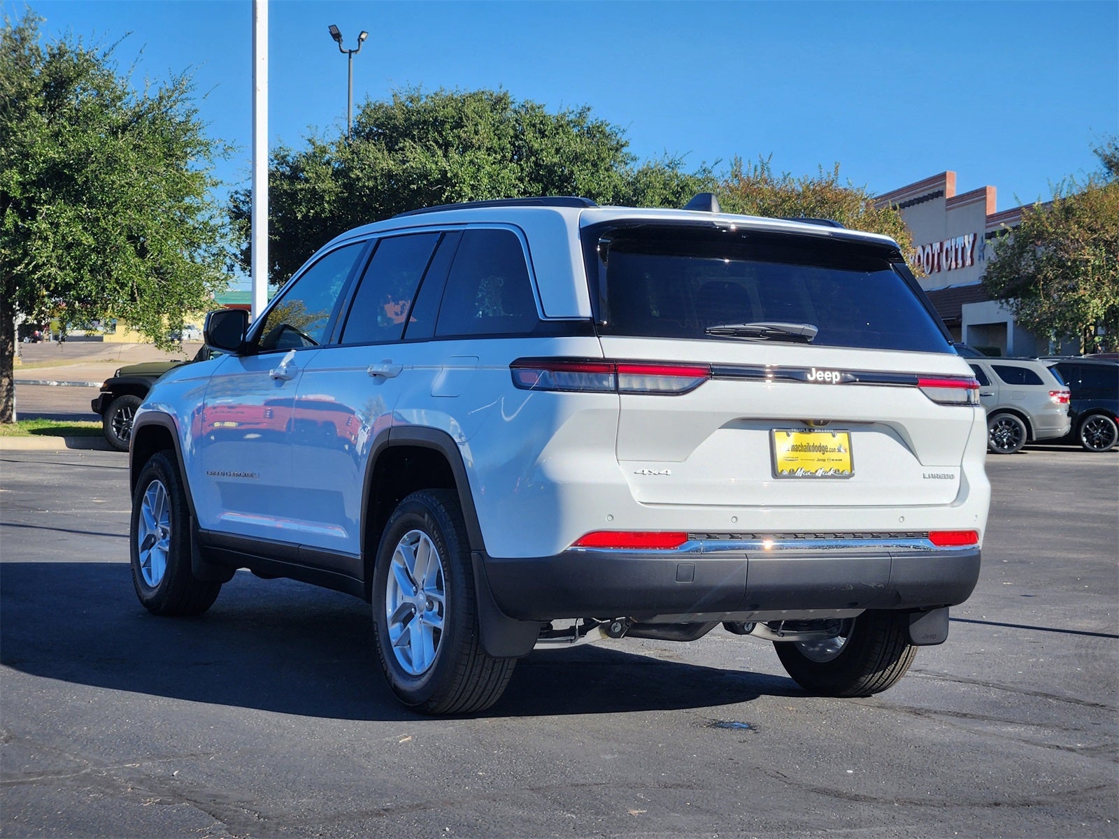 2025 Jeep Grand Cherokee GRAND CHEROKEE LAREDO X 4X4