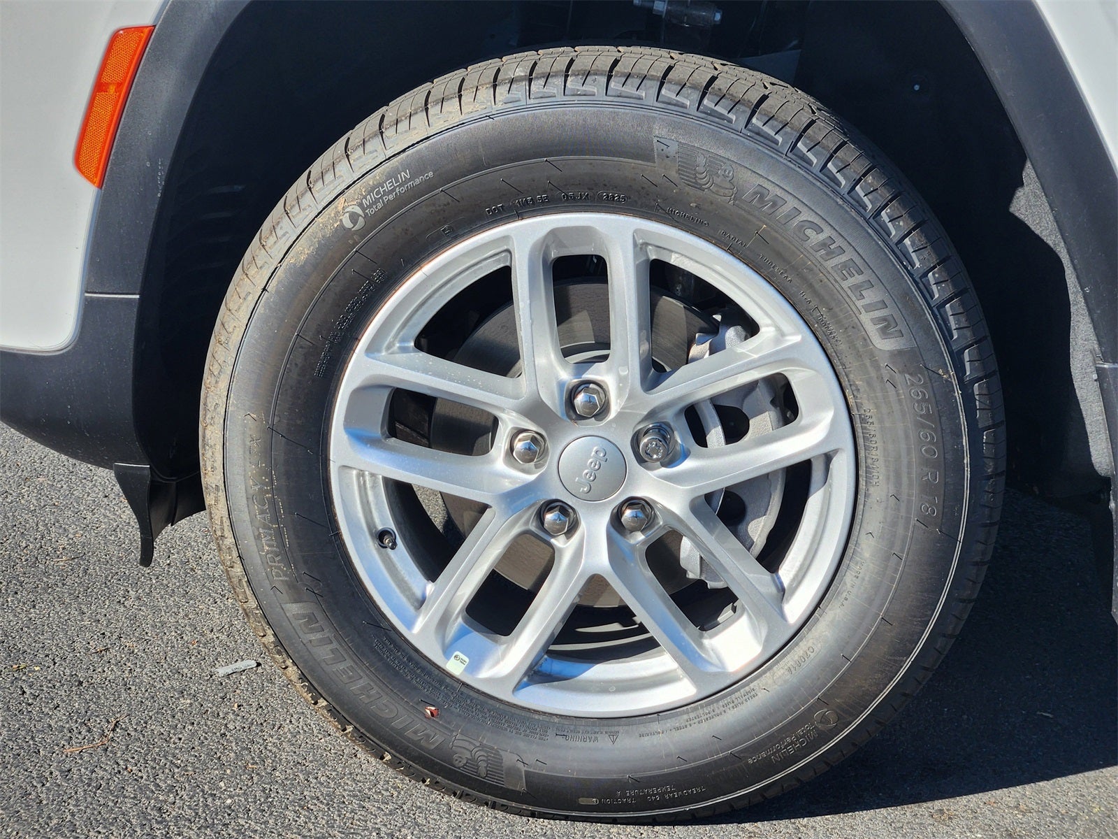 2025 Jeep Grand Cherokee GRAND CHEROKEE LAREDO X 4X4