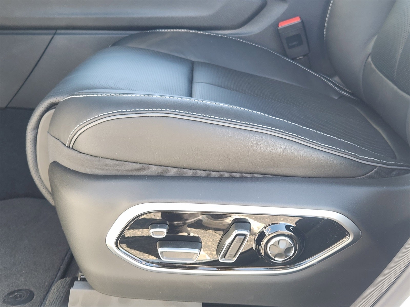 2025 Jeep Grand Cherokee GRAND CHEROKEE OVERLAND 4X4