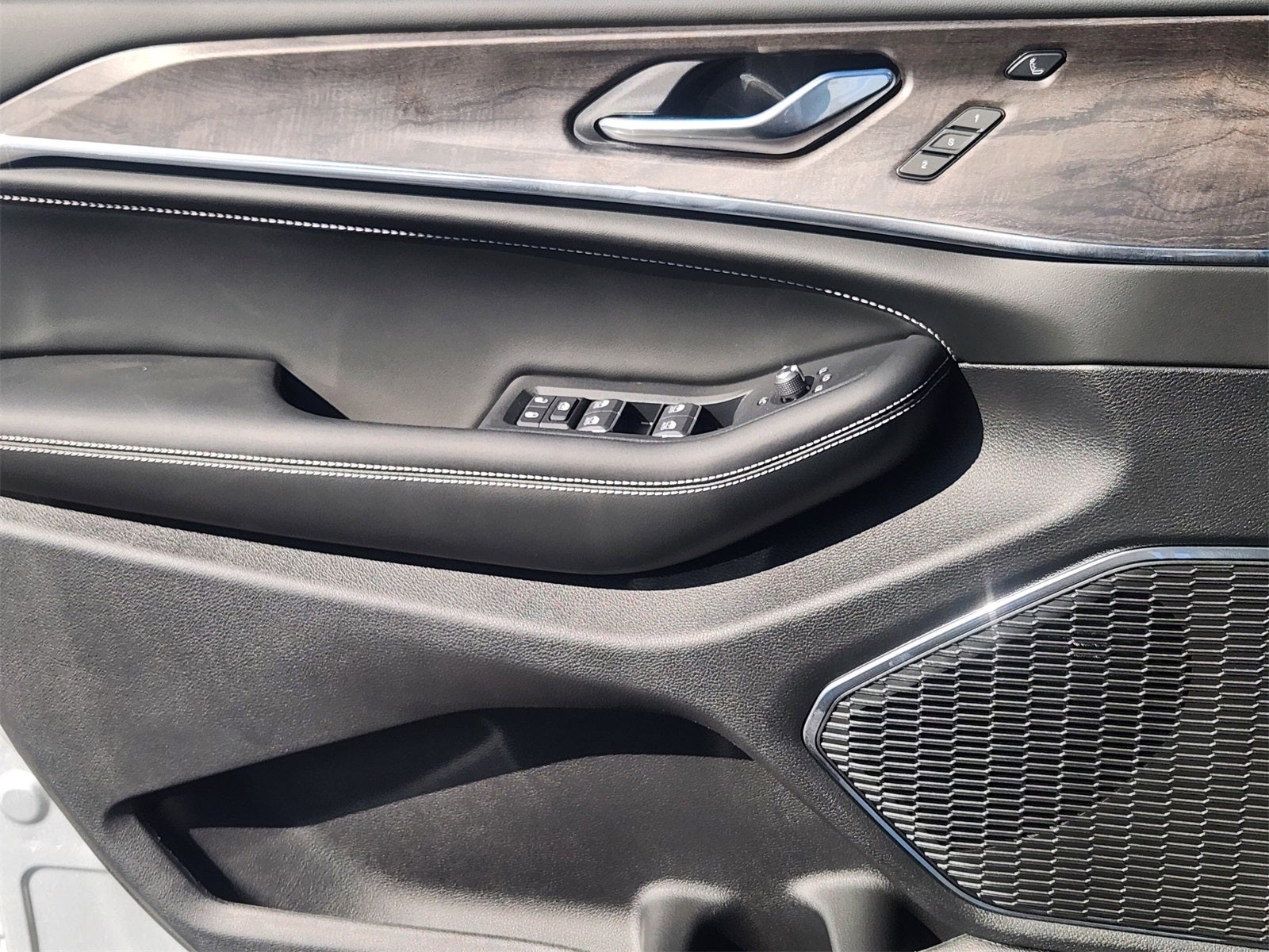 2025 Jeep Grand Cherokee GRAND CHEROKEE OVERLAND 4X4