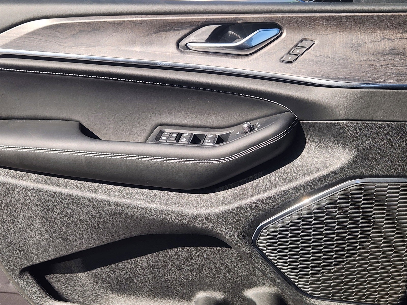 2025 Jeep Grand Cherokee GRAND CHEROKEE OVERLAND 4X4