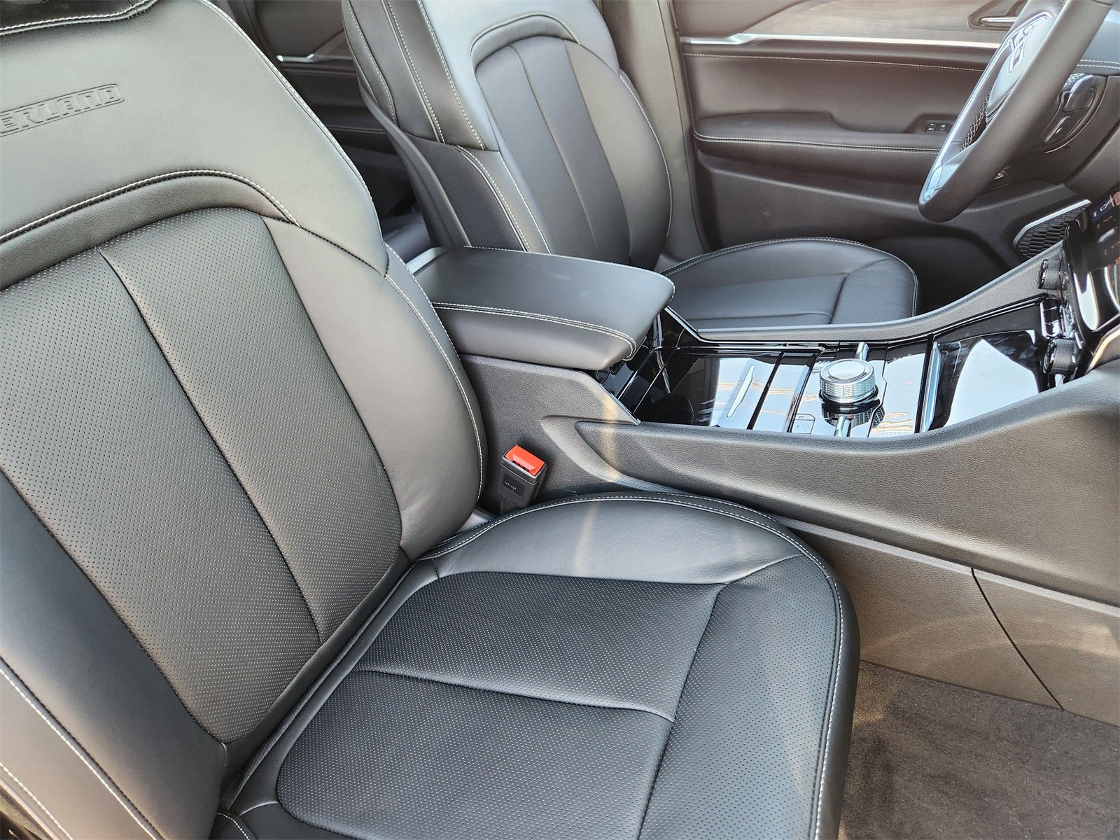 2025 Jeep Grand Cherokee GRAND CHEROKEE OVERLAND 4X4