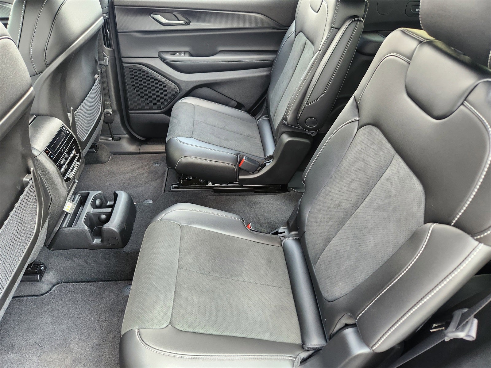 2025 Jeep Grand Cherokee GRAND CHEROKEE L ALTITUDE 4X2