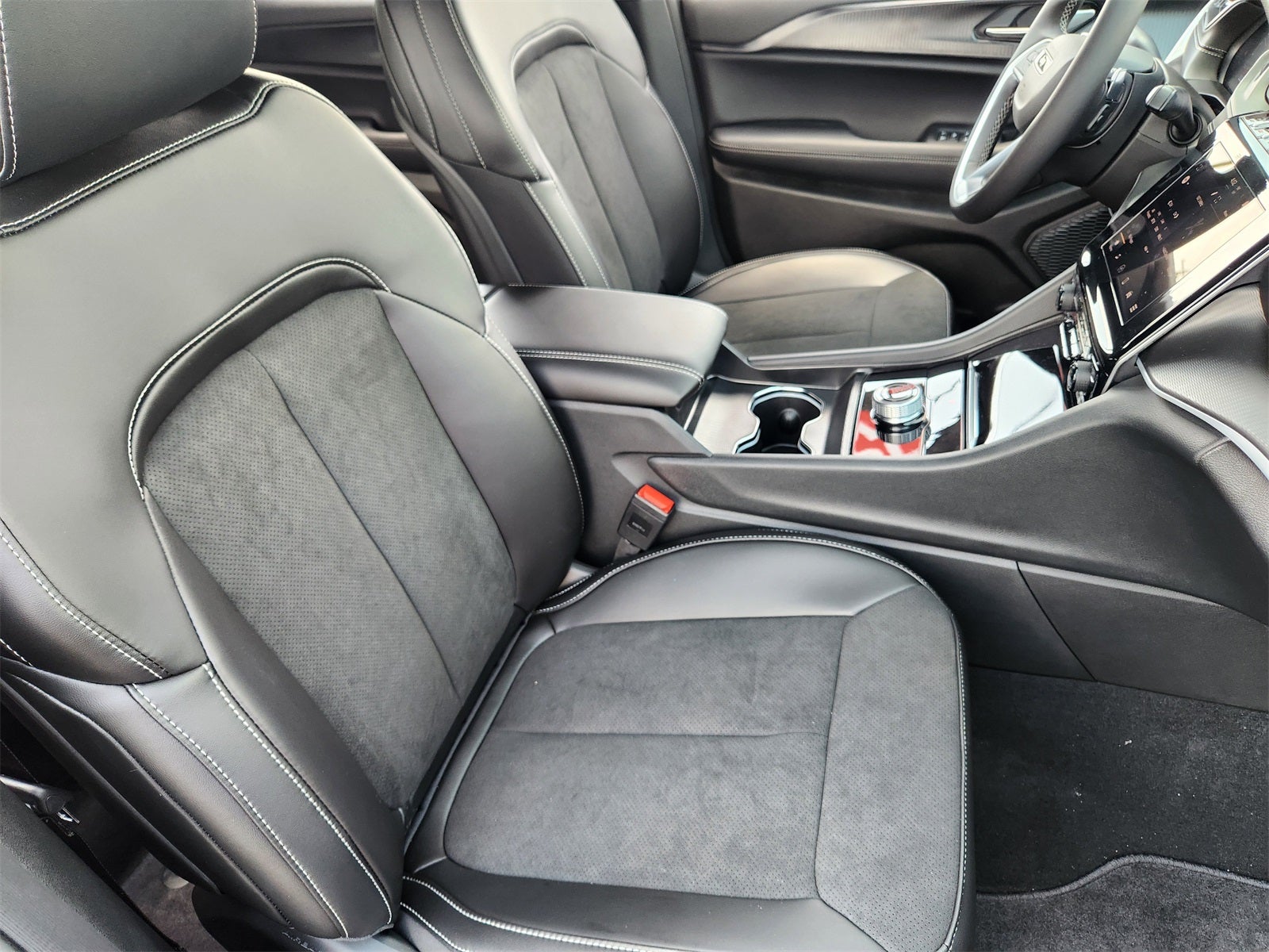 2025 Jeep Grand Cherokee GRAND CHEROKEE L ALTITUDE 4X2