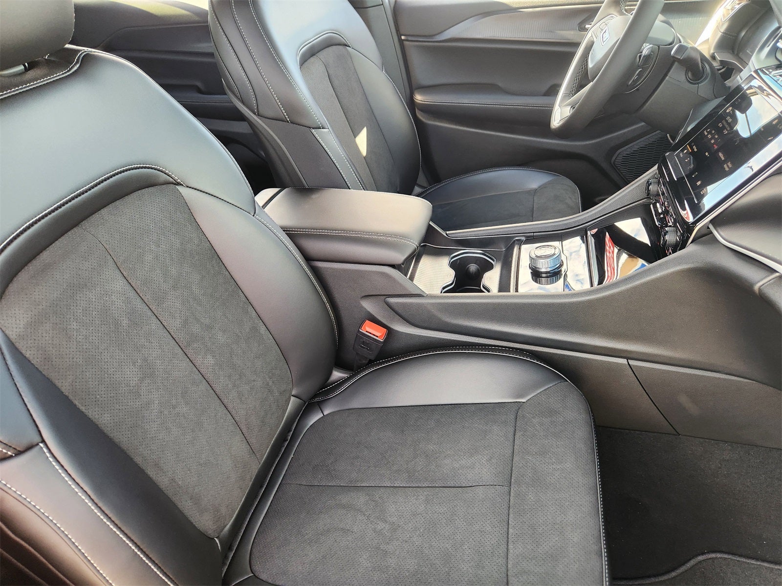 2025 Jeep Grand Cherokee GRAND CHEROKEE L ALTITUDE 4X2