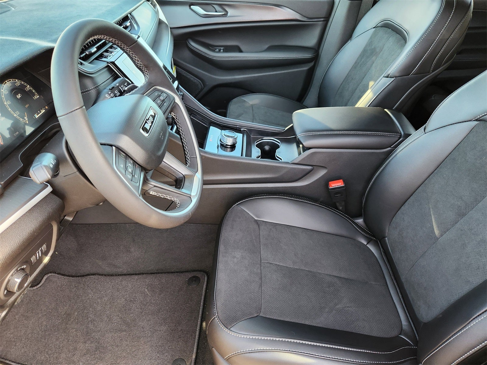 2025 Jeep Grand Cherokee GRAND CHEROKEE L ALTITUDE 4X2