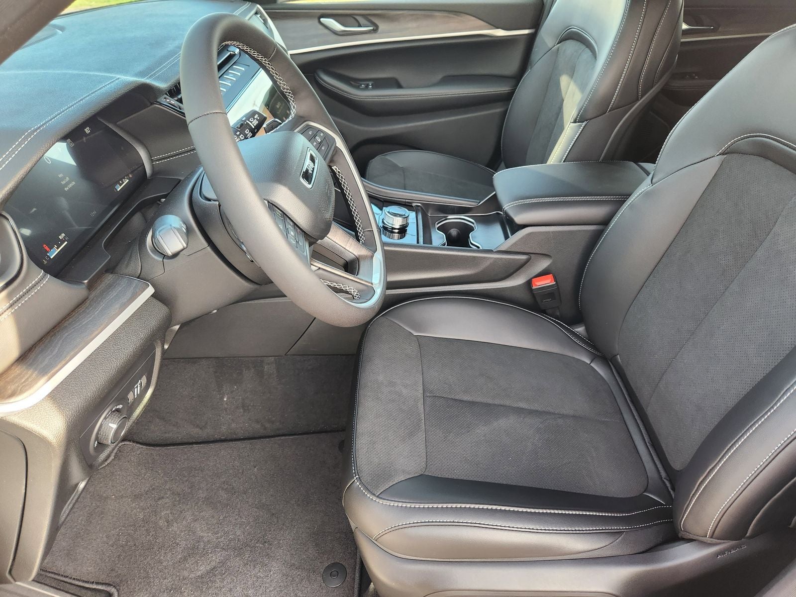 2026 Jeep Grand Cherokee GRAND CHEROKEE L LAREDO ALTITUDE 4X2