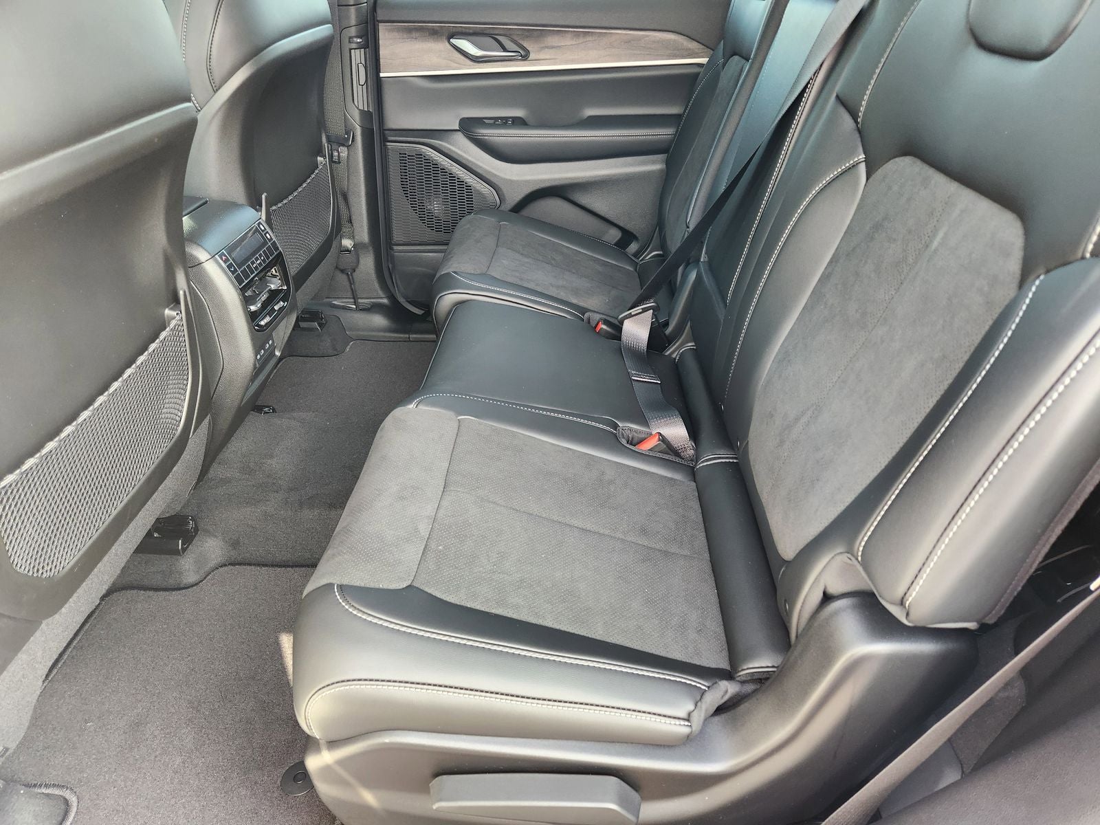 2026 Jeep Grand Cherokee GRAND CHEROKEE L LAREDO ALTITUDE 4X2