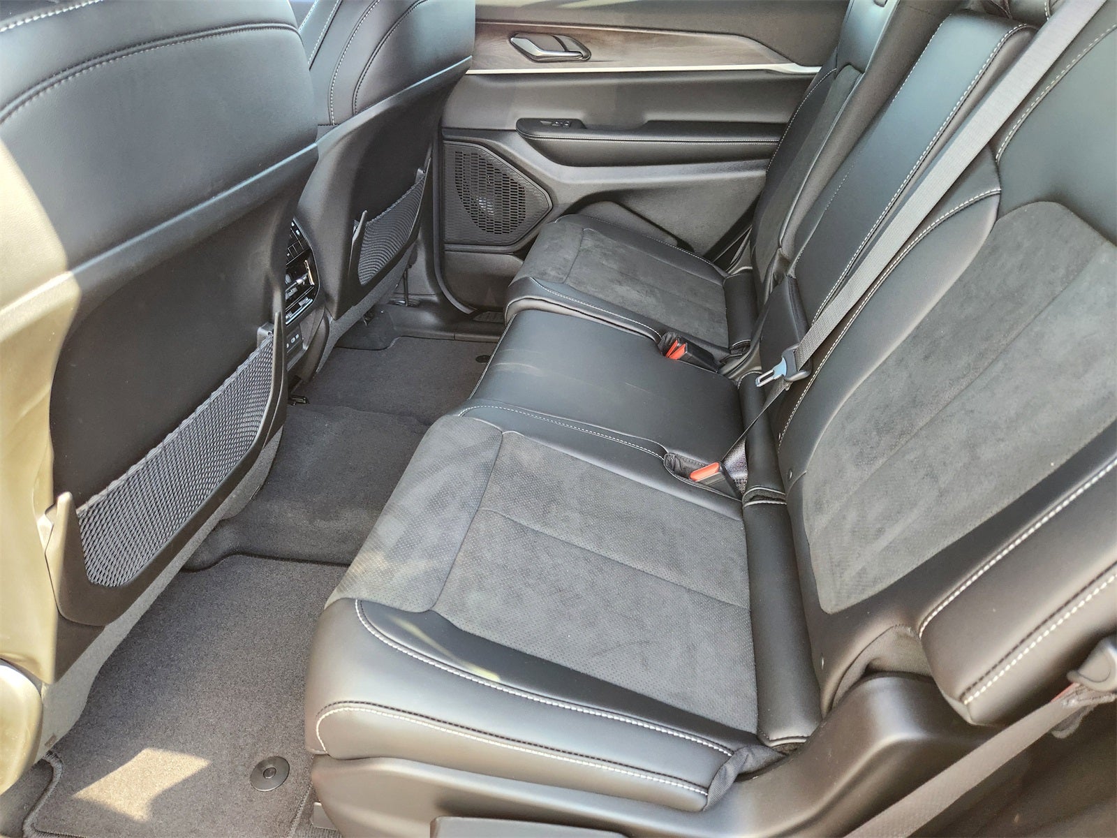 2026 Jeep Grand Cherokee GRAND CHEROKEE L LAREDO ALTITUDE 4X4