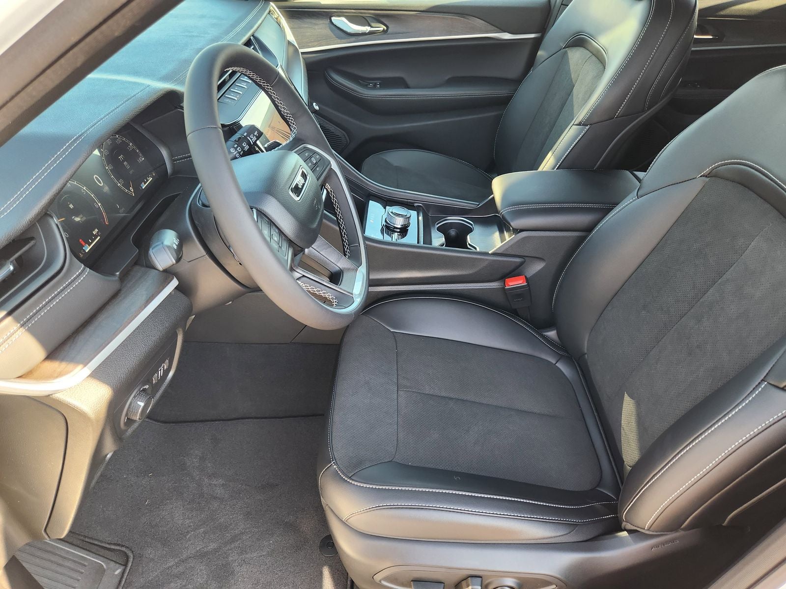 2026 Jeep Grand Cherokee GRAND CHEROKEE L LAREDO ALTITUDE 4X4