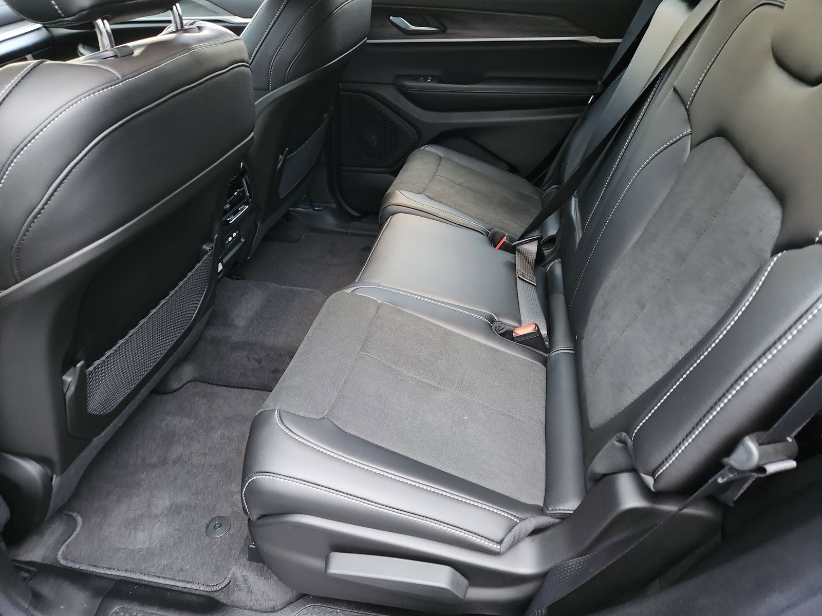 2026 Jeep Grand Cherokee GRAND CHEROKEE L LAREDO ALTITUDE 4X4