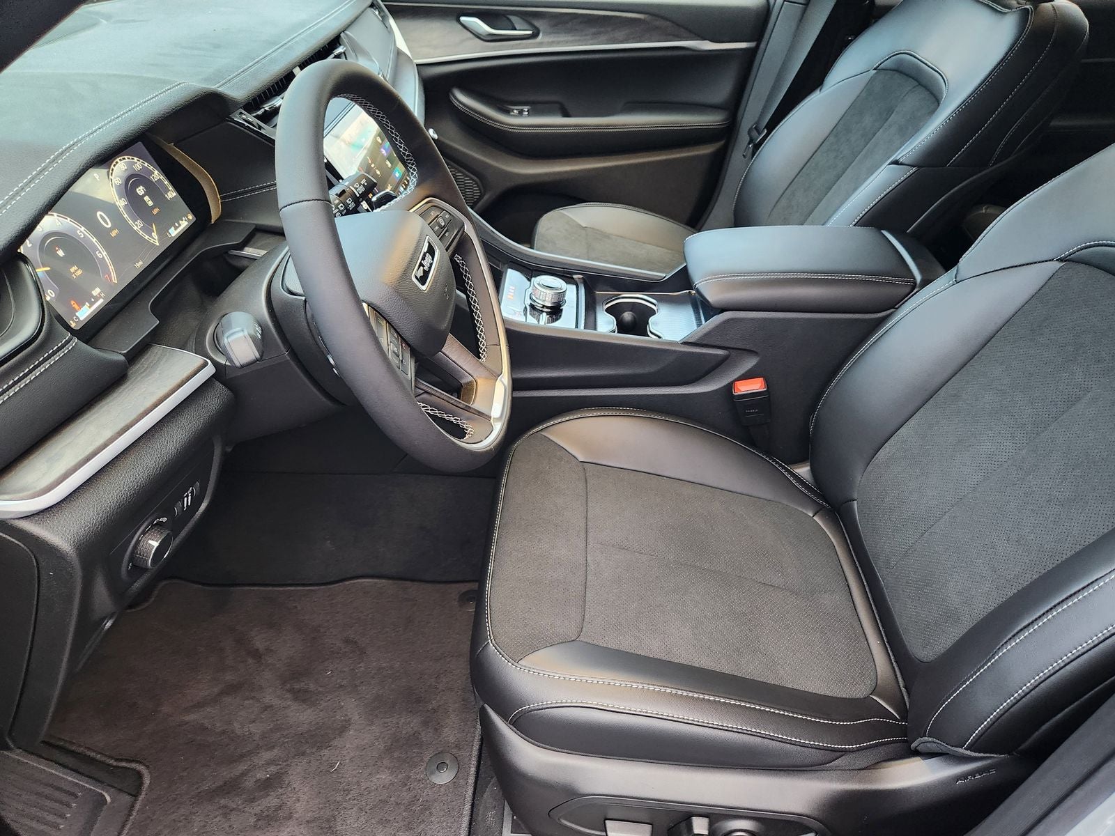 2026 Jeep Grand Cherokee GRAND CHEROKEE L LAREDO ALTITUDE 4X4