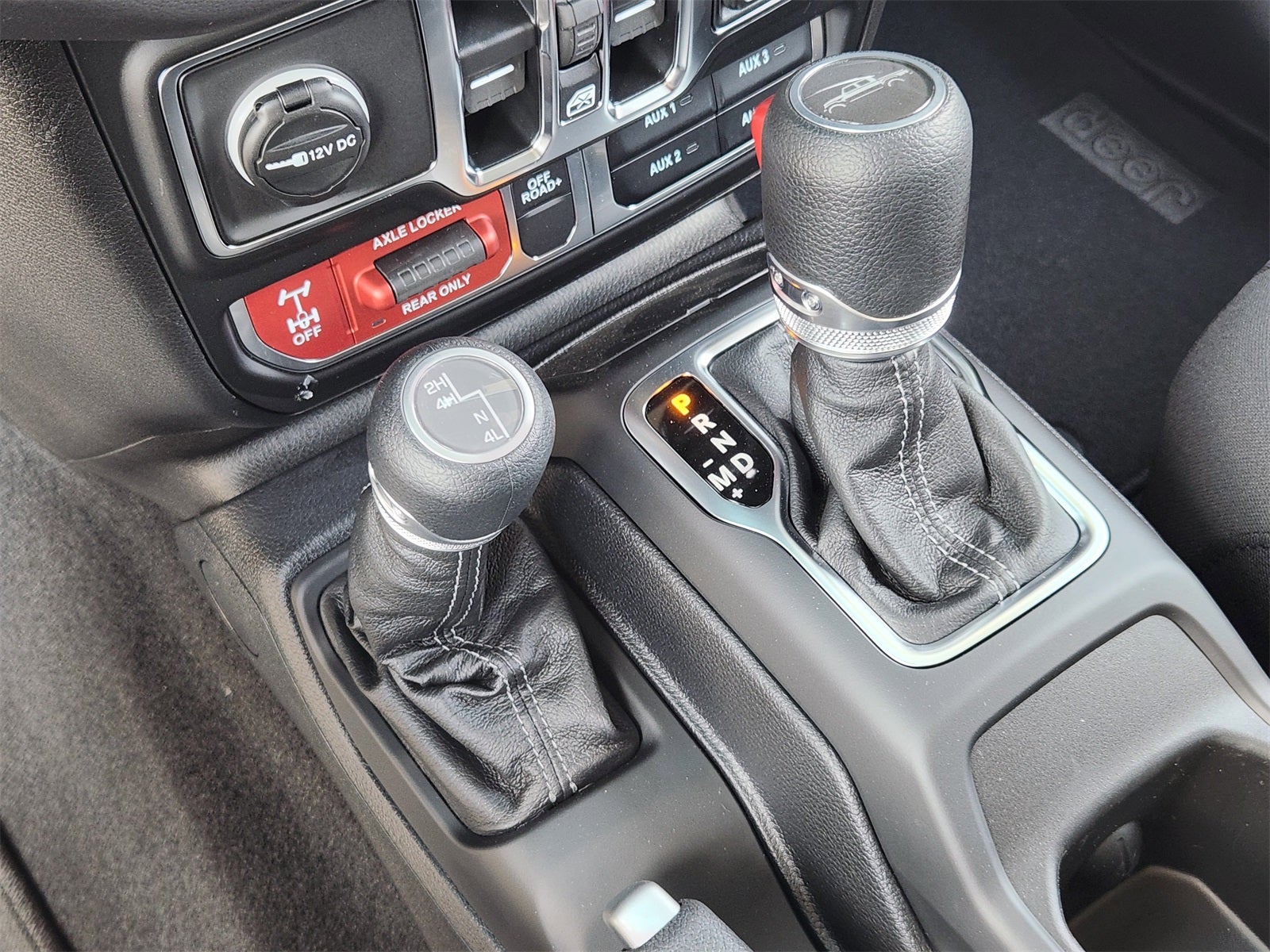 2025 Jeep Gladiator GLADIATOR MOJAVE 4X4