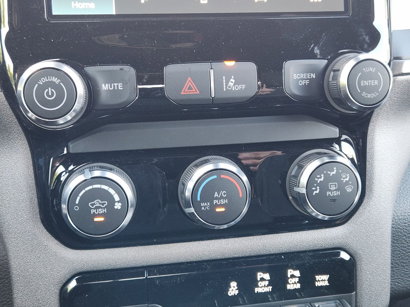 2026 RAM Ram 1500 RAM 1500 EXPRESS QUAD CAB 4X2 6'4' BOX