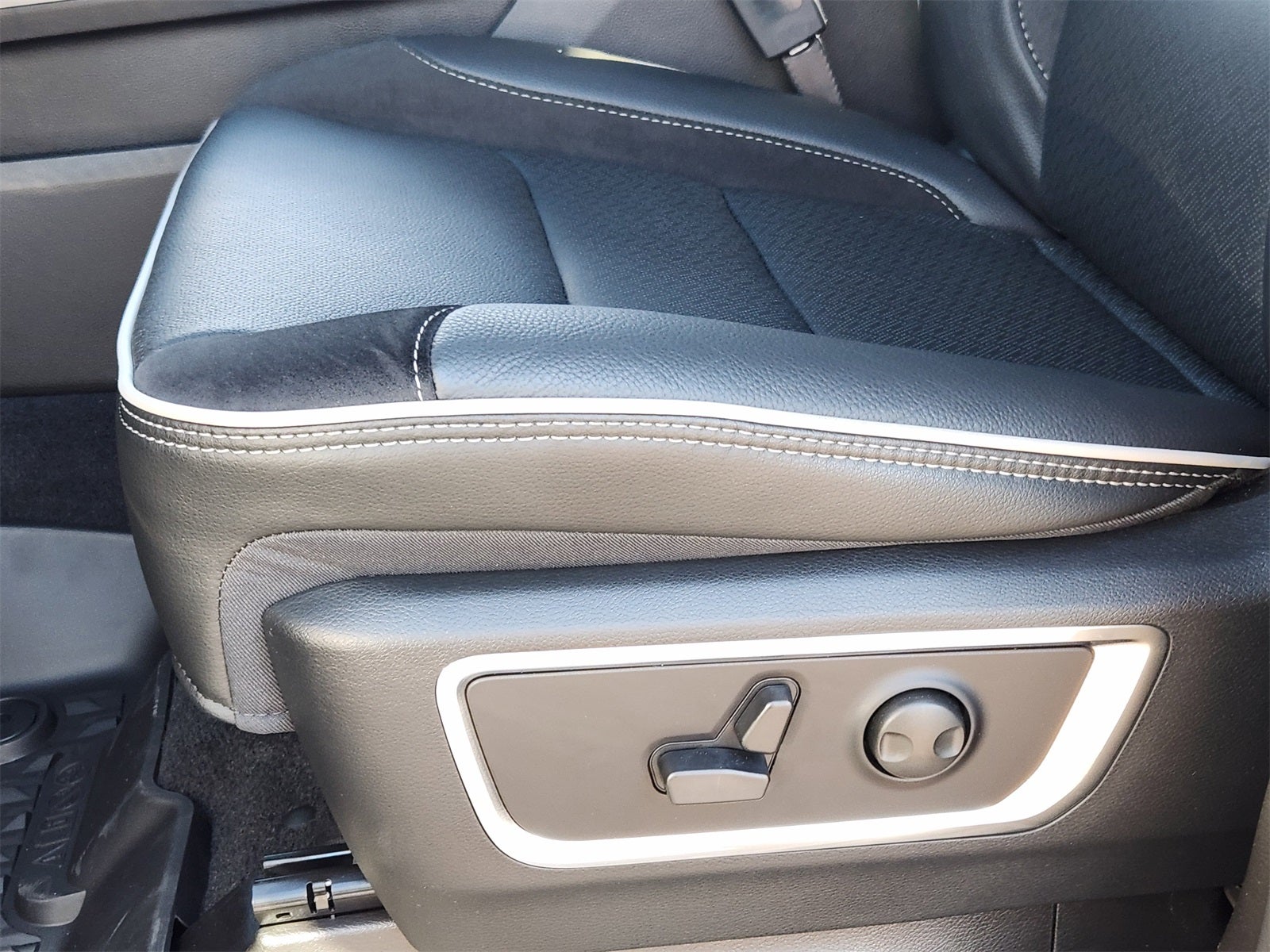 2026 RAM Ram 1500 RAM 1500 LARAMIE CREW CAB 4X2 5'7' BOX