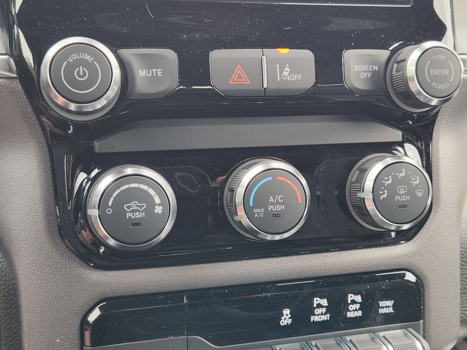 2026 RAM Ram 1500 RAM 1500 EXPRESS CREW CAB 4X4 5'7' BOX