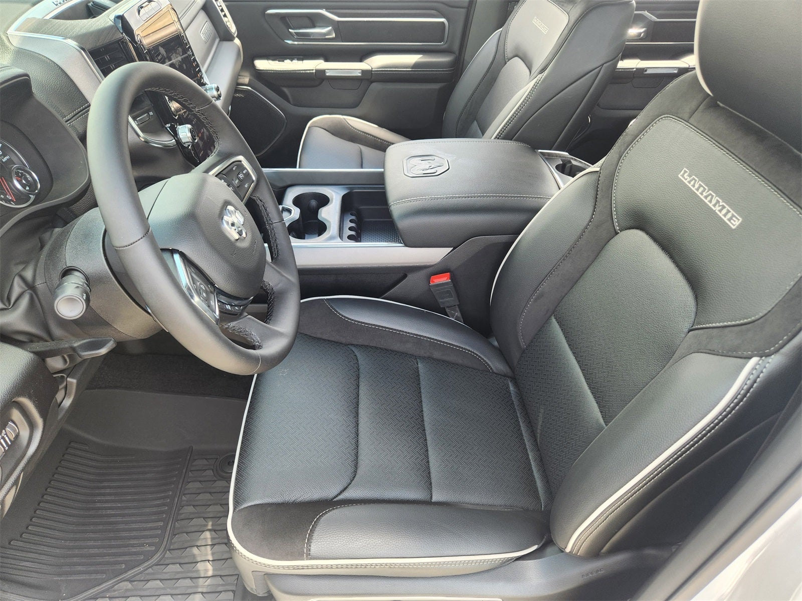 2025 RAM Ram 1500 RAM 1500 LARAMIE CREW CAB 4X4 5'7' BOX