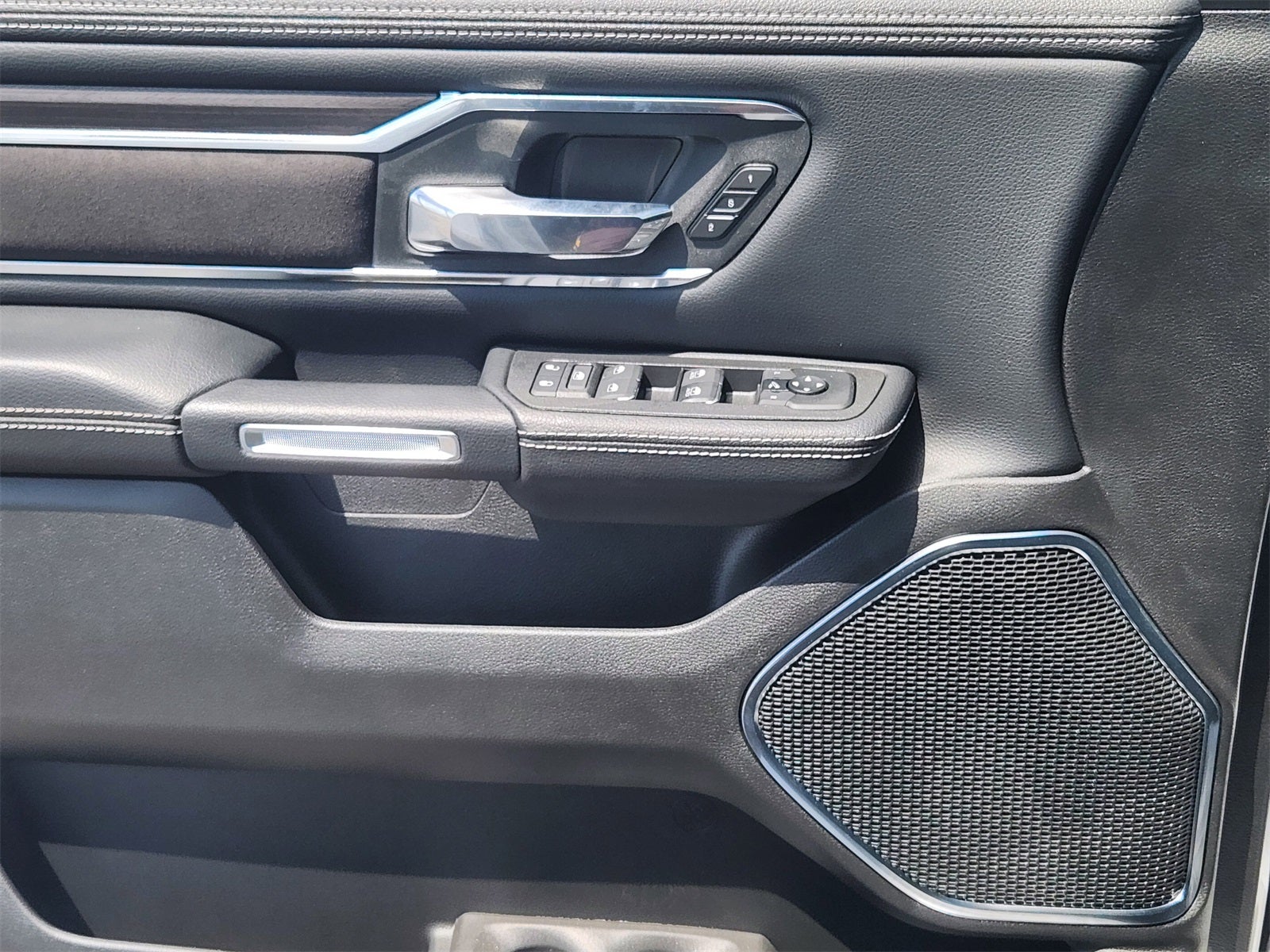 2025 RAM Ram 1500 RAM 1500 LARAMIE CREW CAB 4X4 5'7' BOX