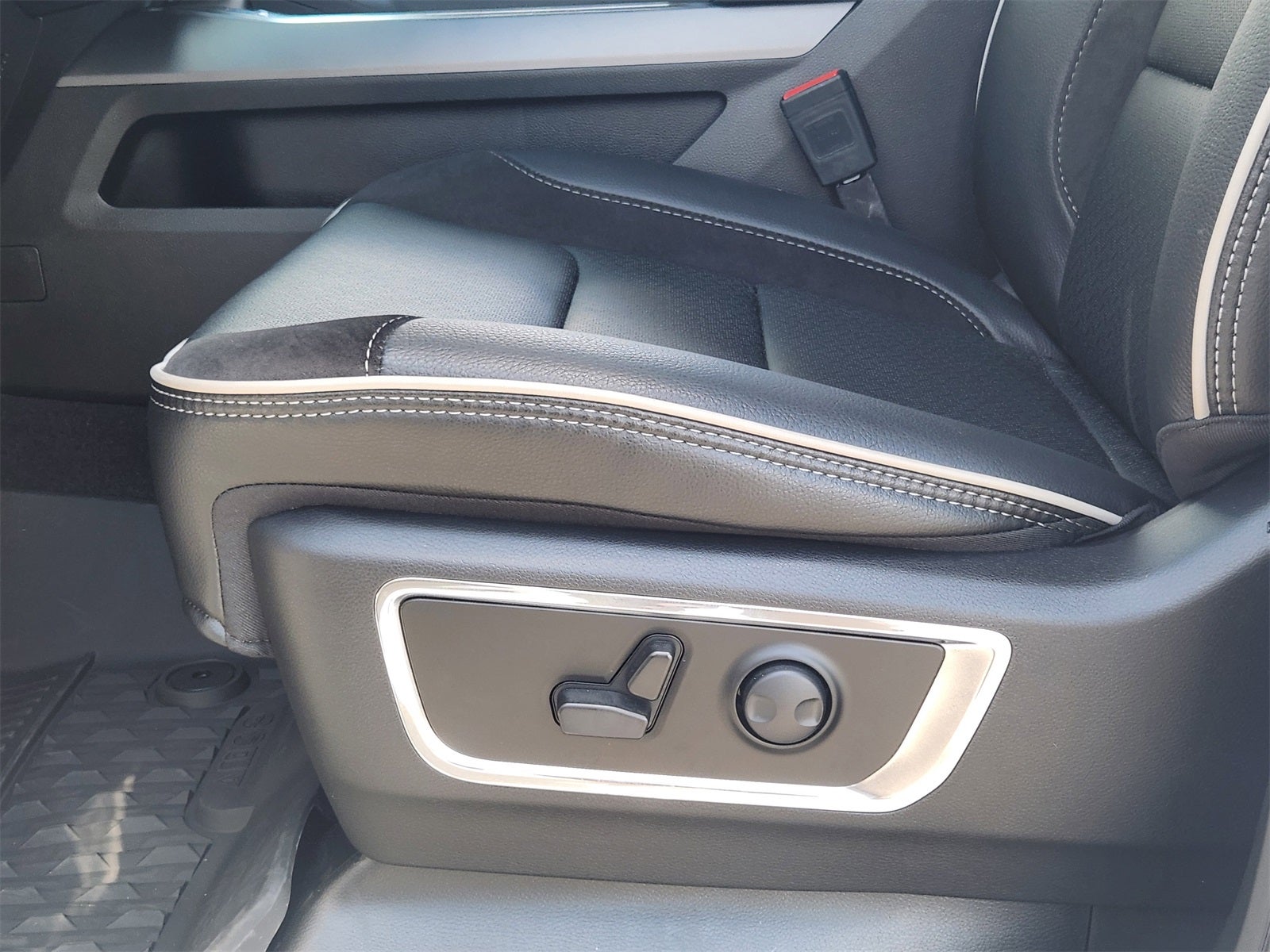 2025 RAM Ram 1500 RAM 1500 LARAMIE CREW CAB 4X4 5'7' BOX