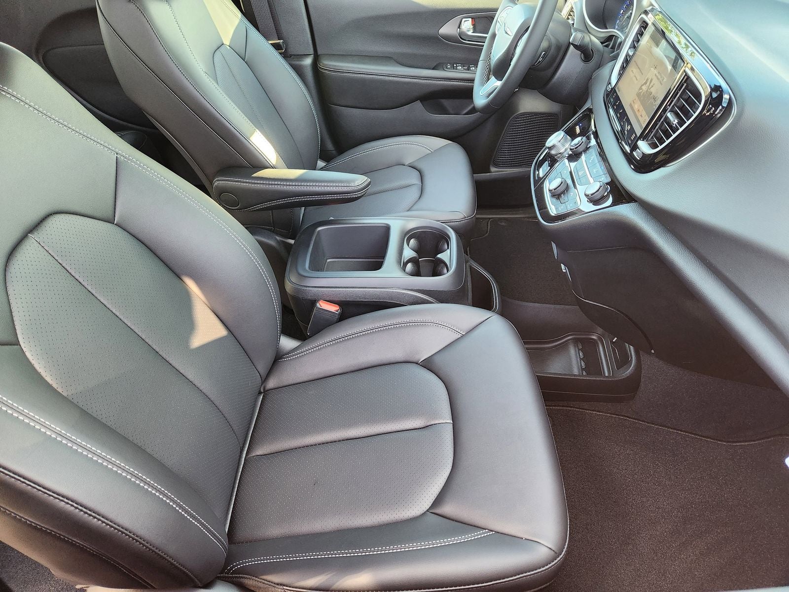 2026 Chrysler Voyager VOYAGER LX