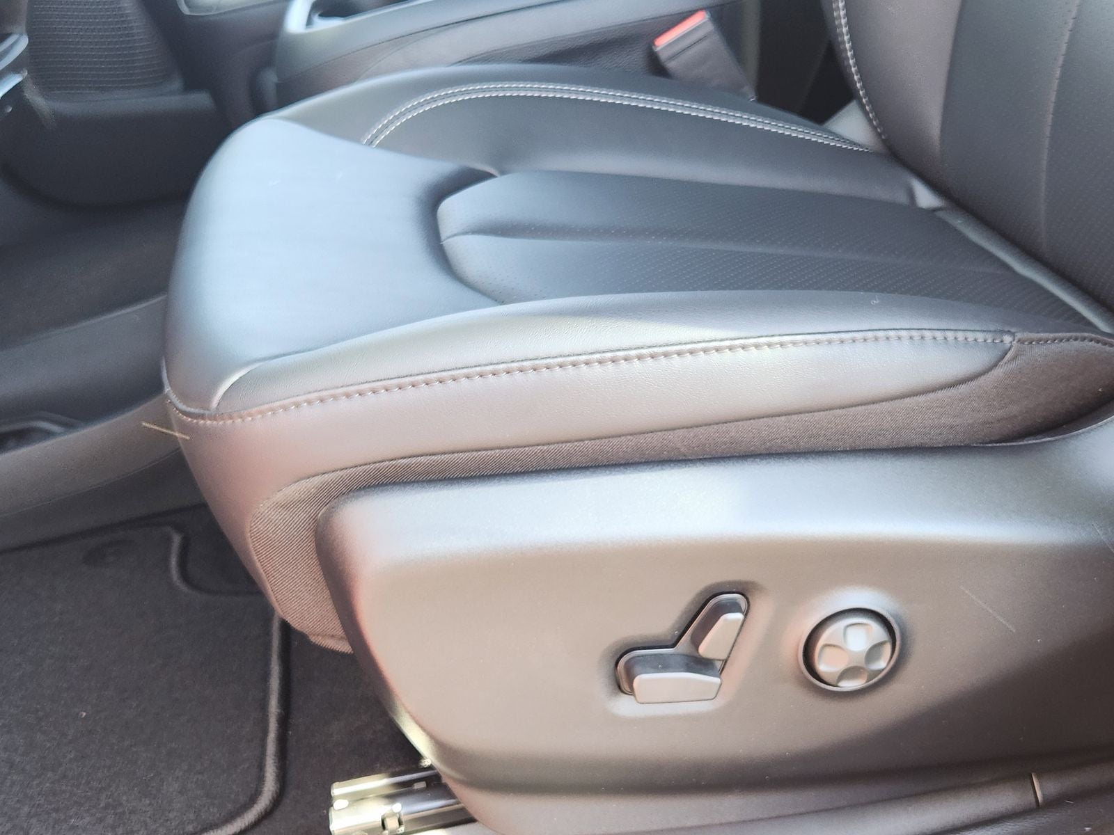 2026 Chrysler Voyager VOYAGER LX