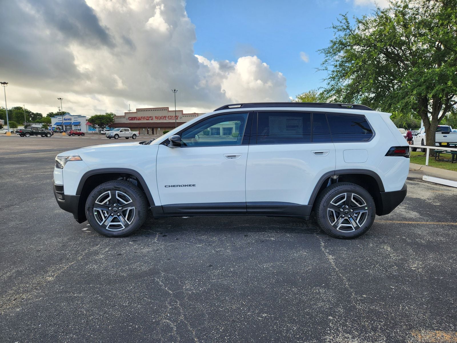 2026 Jeep Cherokee CHEROKEE LAREDO 4X4