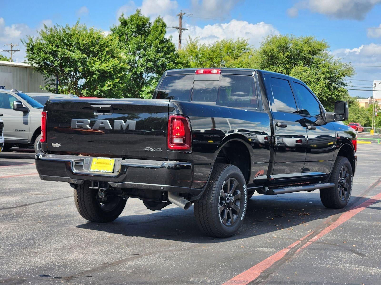 2026 RAM Ram 2500 RAM 2500 BLACK EXPRESS CREW CAB 4X4 6'4' BOX