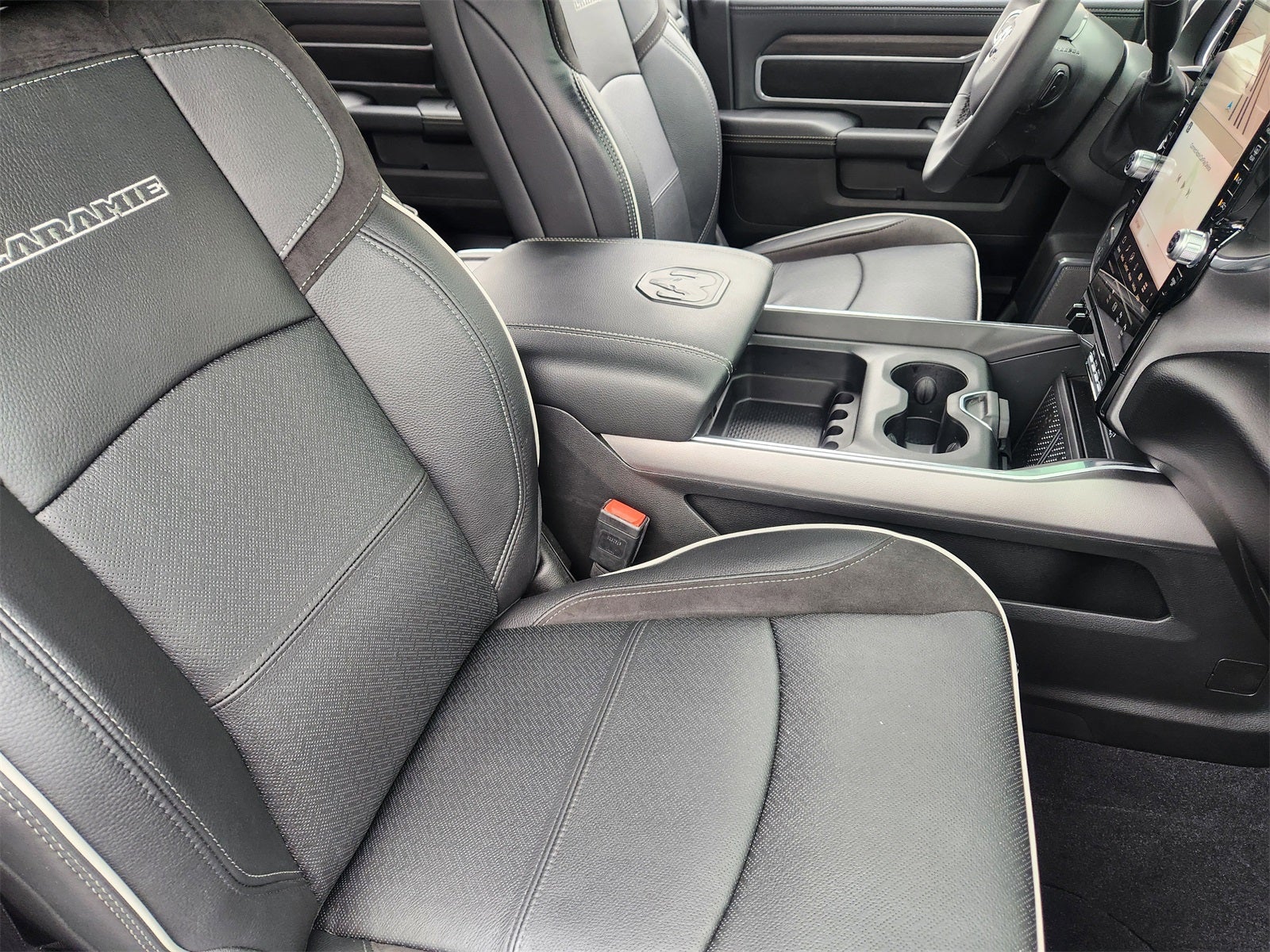 2025 RAM Ram 2500 RAM 2500 LARAMIE MEGA CAB 4X4 6'4' BOX