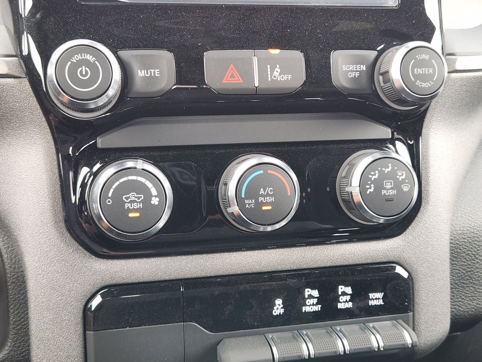 2026 RAM Ram 1500 RAM 1500 EXPRESS CREW CAB 4X2 5'7' BOX