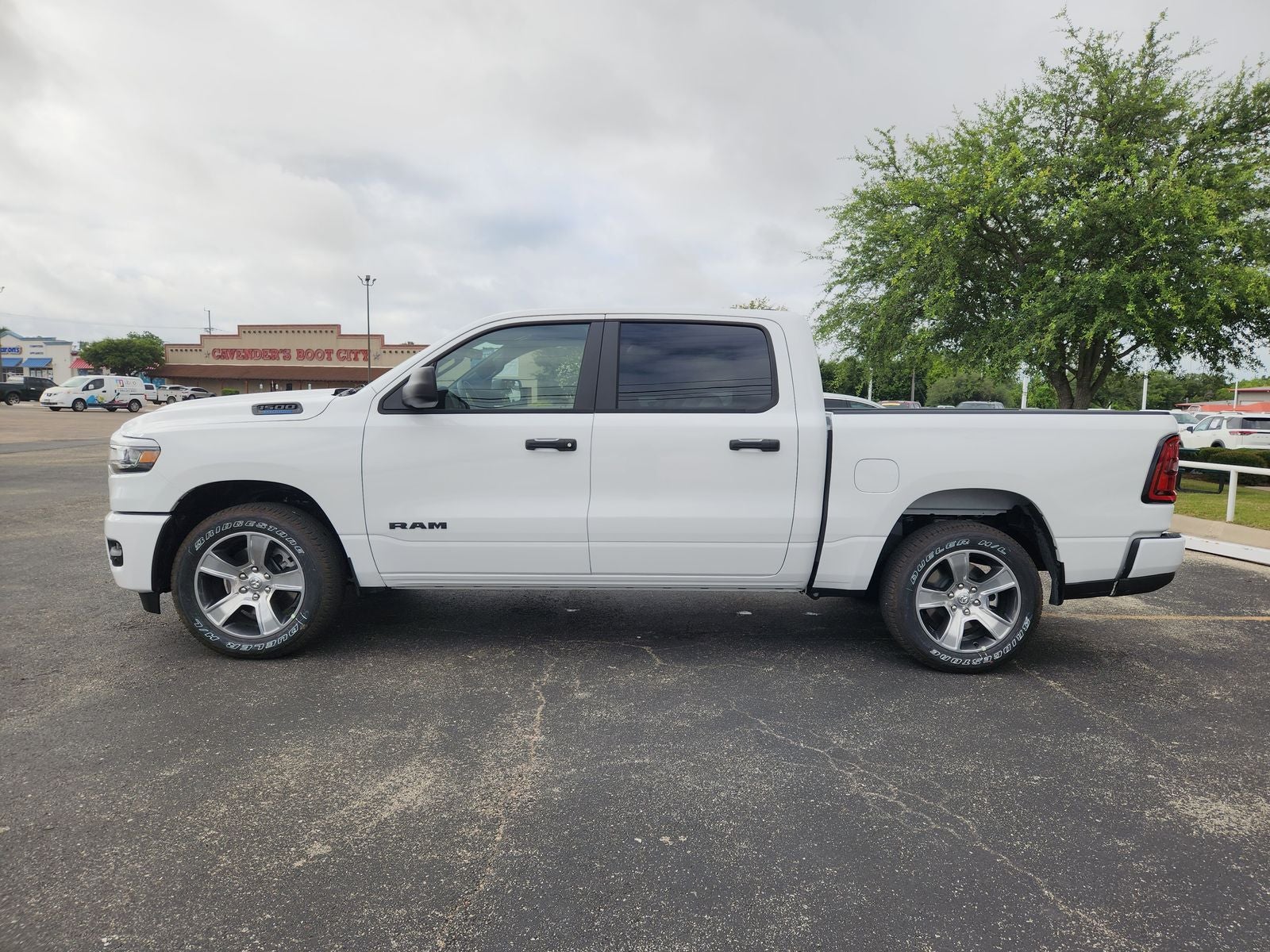 2026 RAM Ram 1500 RAM 1500 EXPRESS CREW CAB 4X2 5'7' BOX
