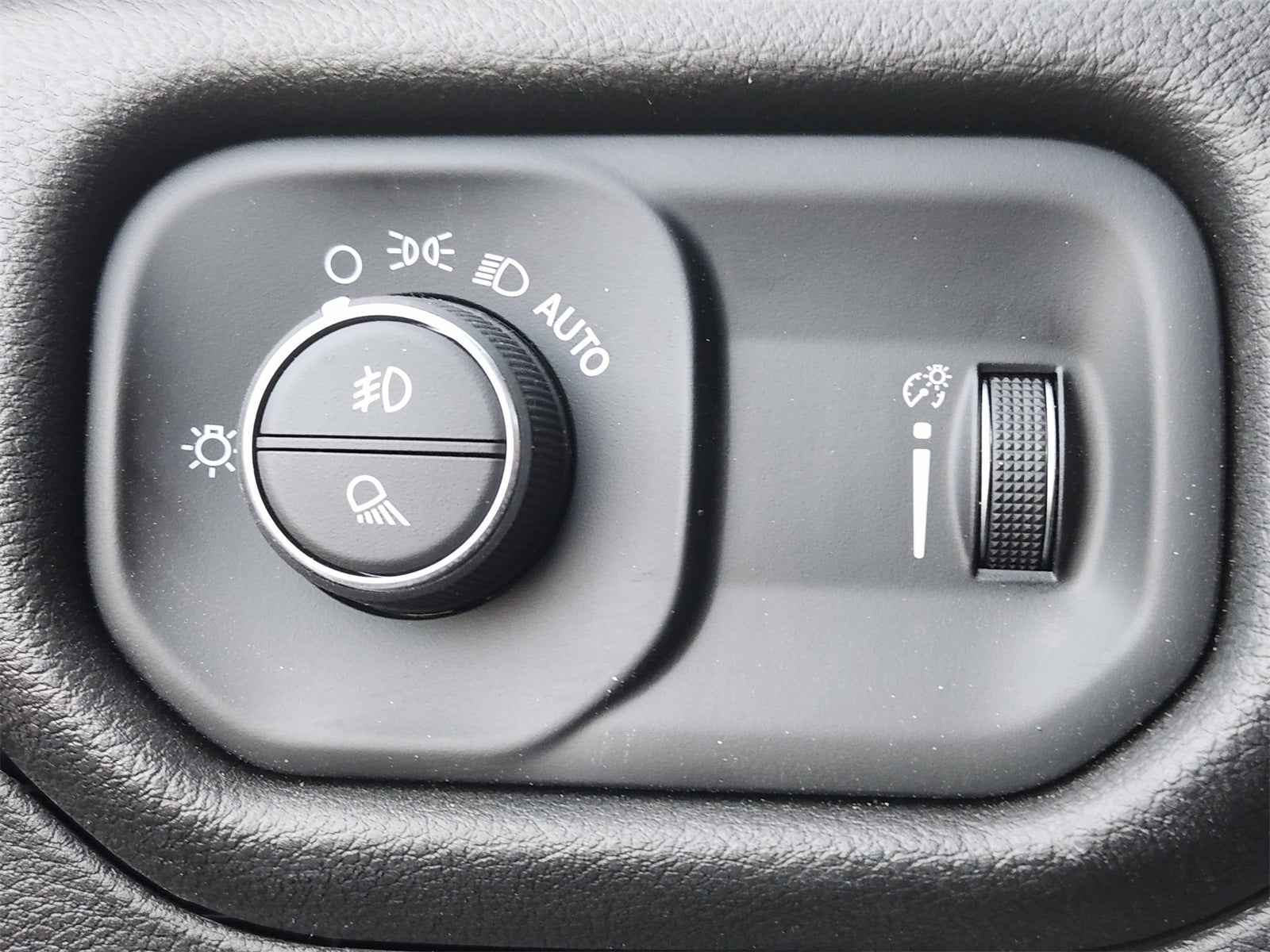 2026 RAM Ram 1500 RAM 1500 EXPRESS CREW CAB 4X2 5'7' BOX