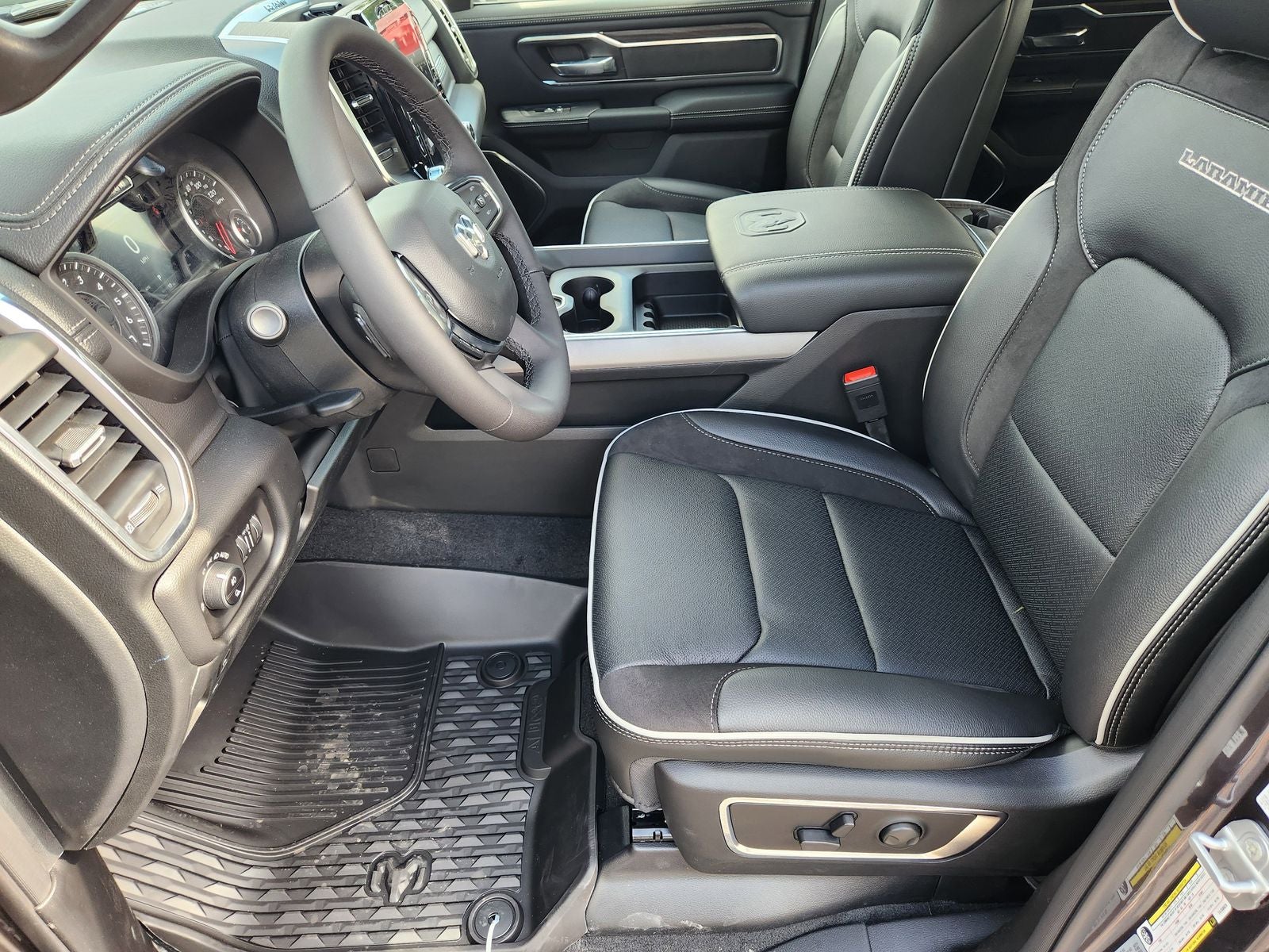 2026 RAM Ram 1500 RAM 1500 LARAMIE CREW CAB 4X2 5'7' BOX