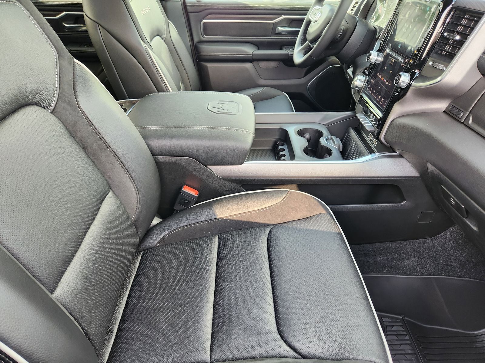 2026 RAM Ram 1500 RAM 1500 LARAMIE CREW CAB 4X2 5'7' BOX